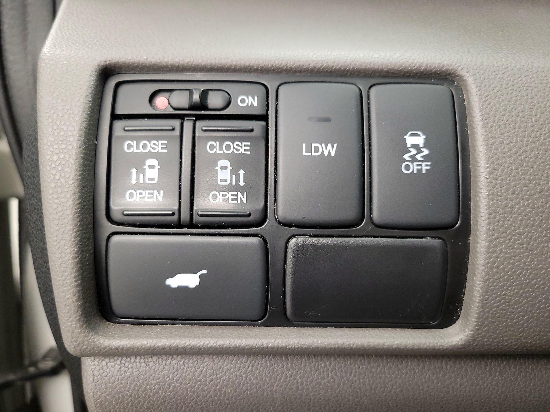 Thumbnail: 2016 Honda Odyssey - 13