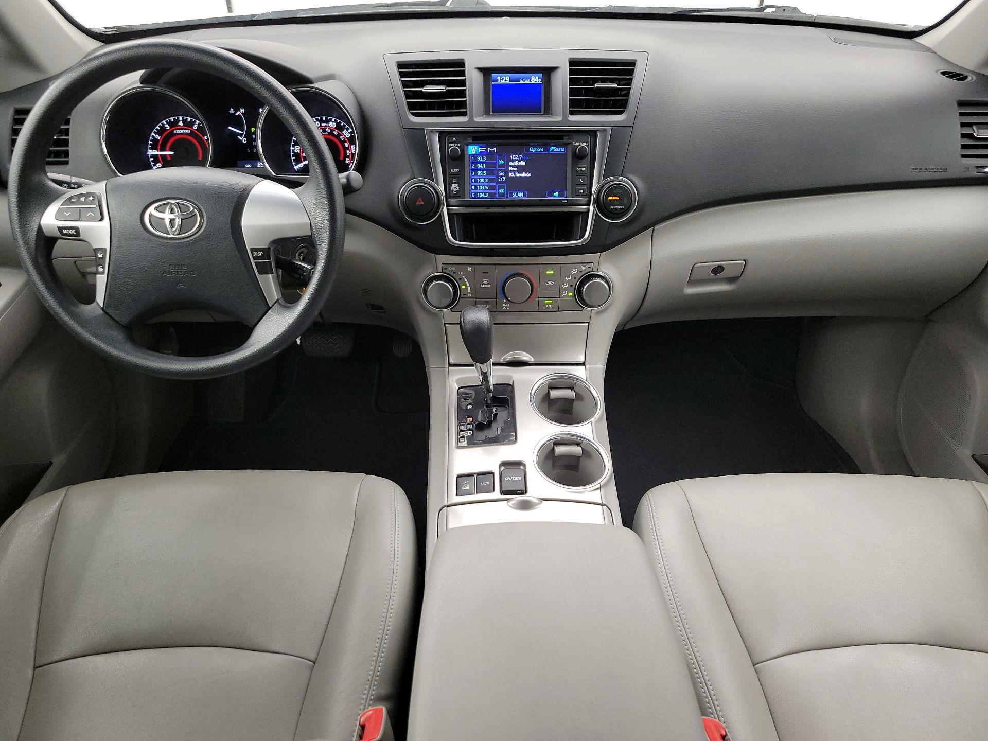 Thumbnail: 2013 Toyota Highlander - 9