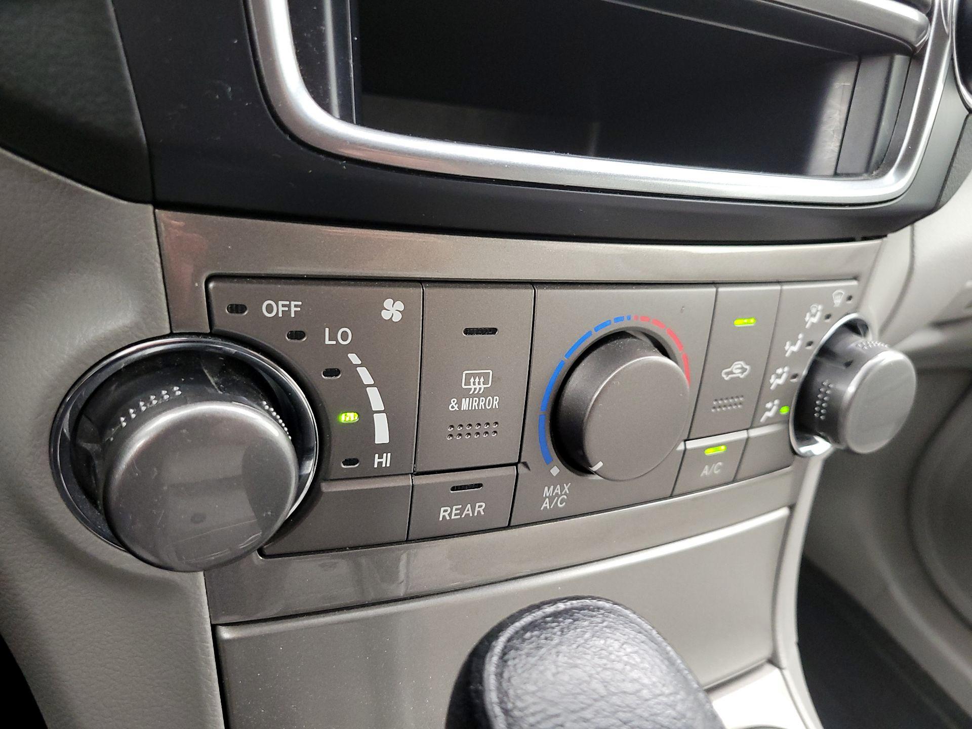Thumbnail: 2013 Toyota Highlander - 15