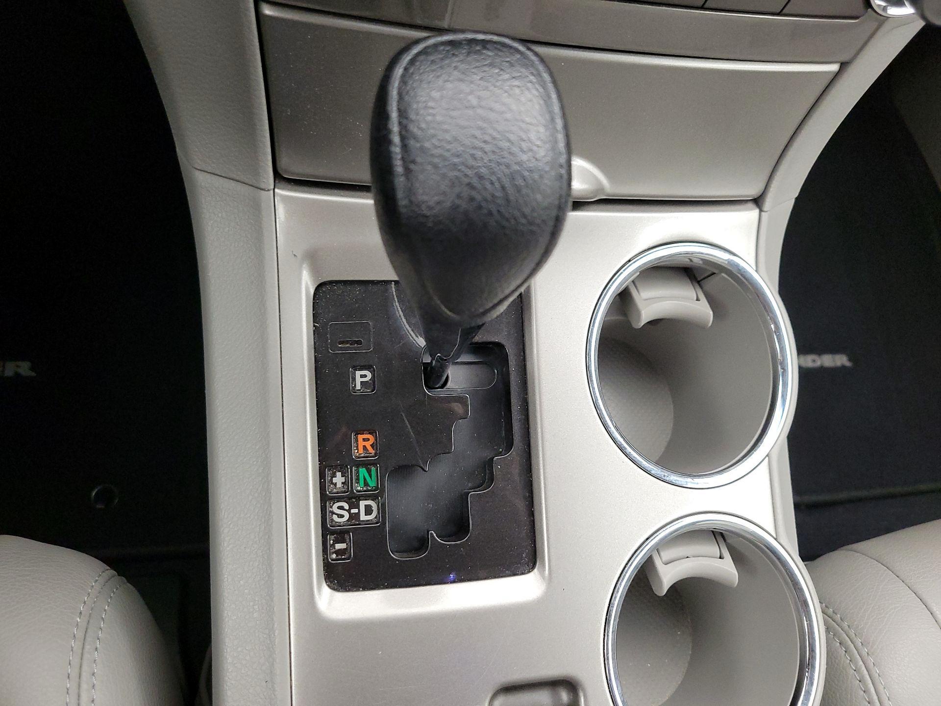 Thumbnail: 2013 Toyota Highlander - 16