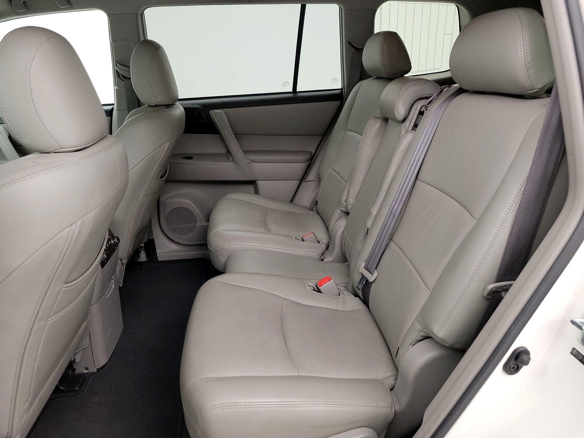 Thumbnail: 2013 Toyota Highlander - 18
