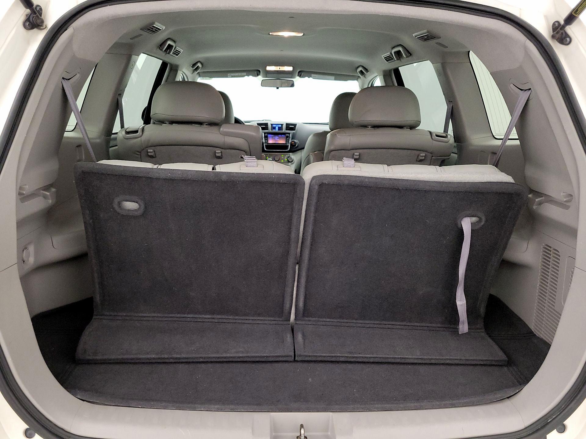 Thumbnail: 2013 Toyota Highlander - 20
