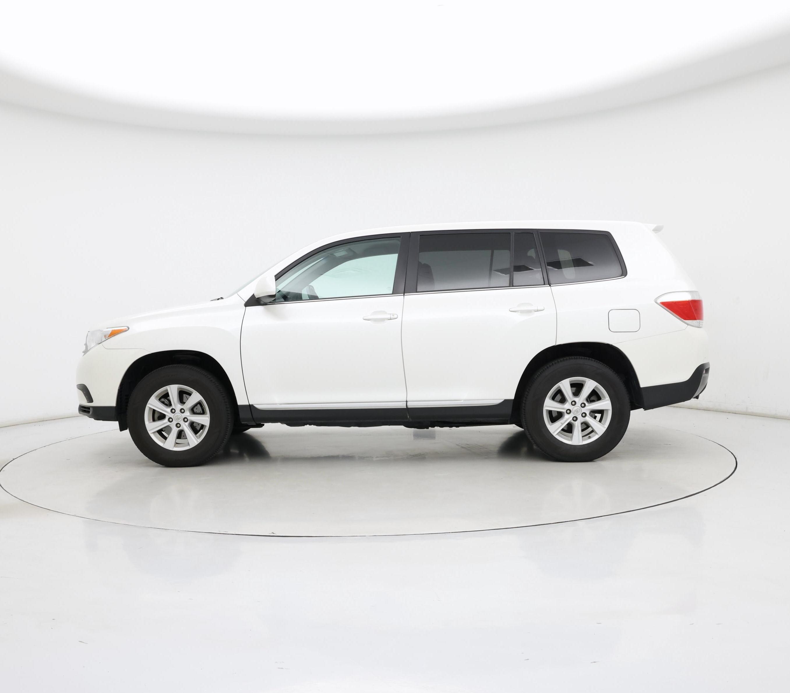 Thumbnail: 2013 Toyota Highlander - 3