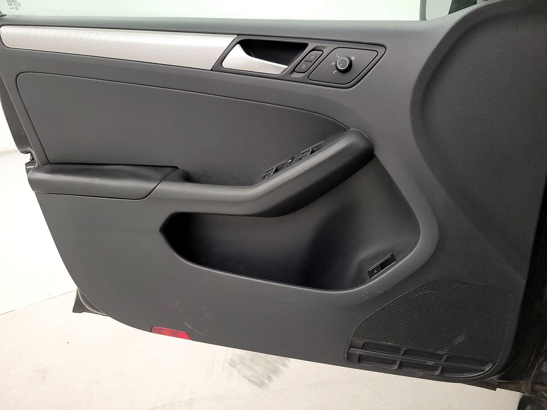 Thumbnail: 2015 Volkswagen Jetta - 12