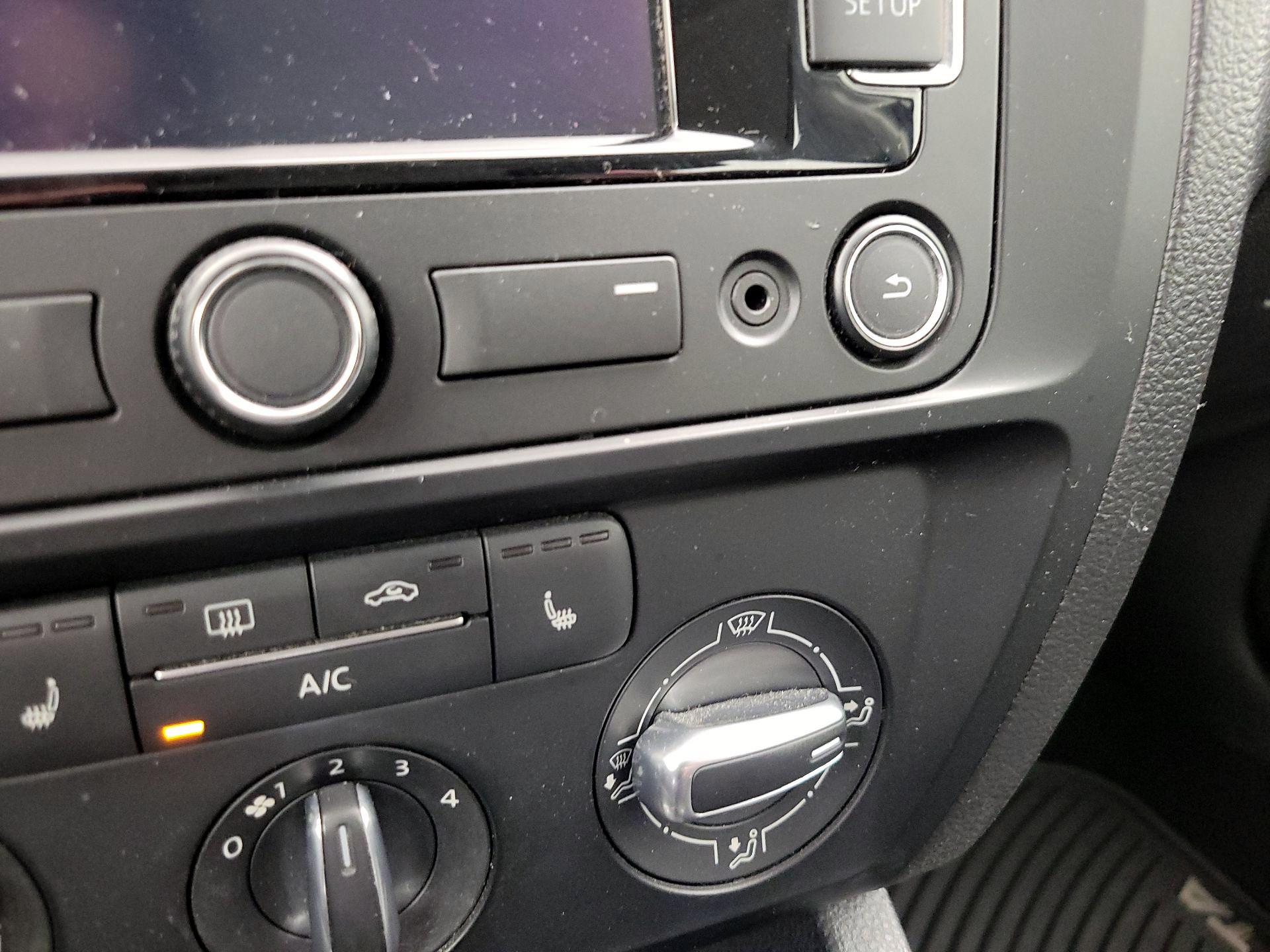 Thumbnail: 2015 Volkswagen Jetta - 19