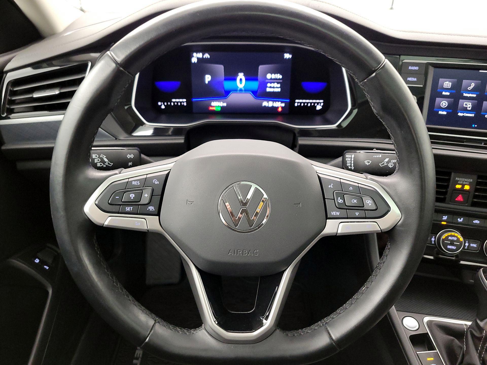 Thumbnail: 2022 Volkswagen Jetta - 10
