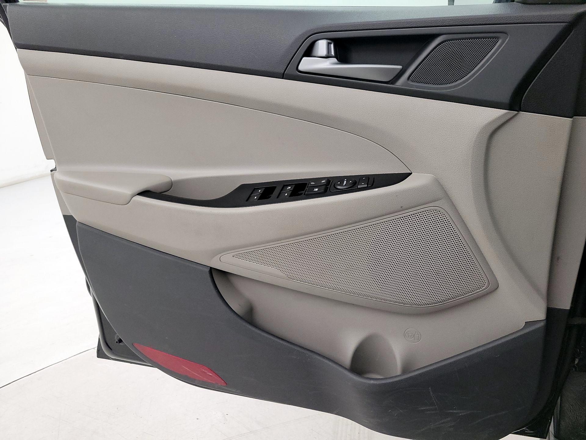 Thumbnail: 2016 Hyundai Tucson - 12