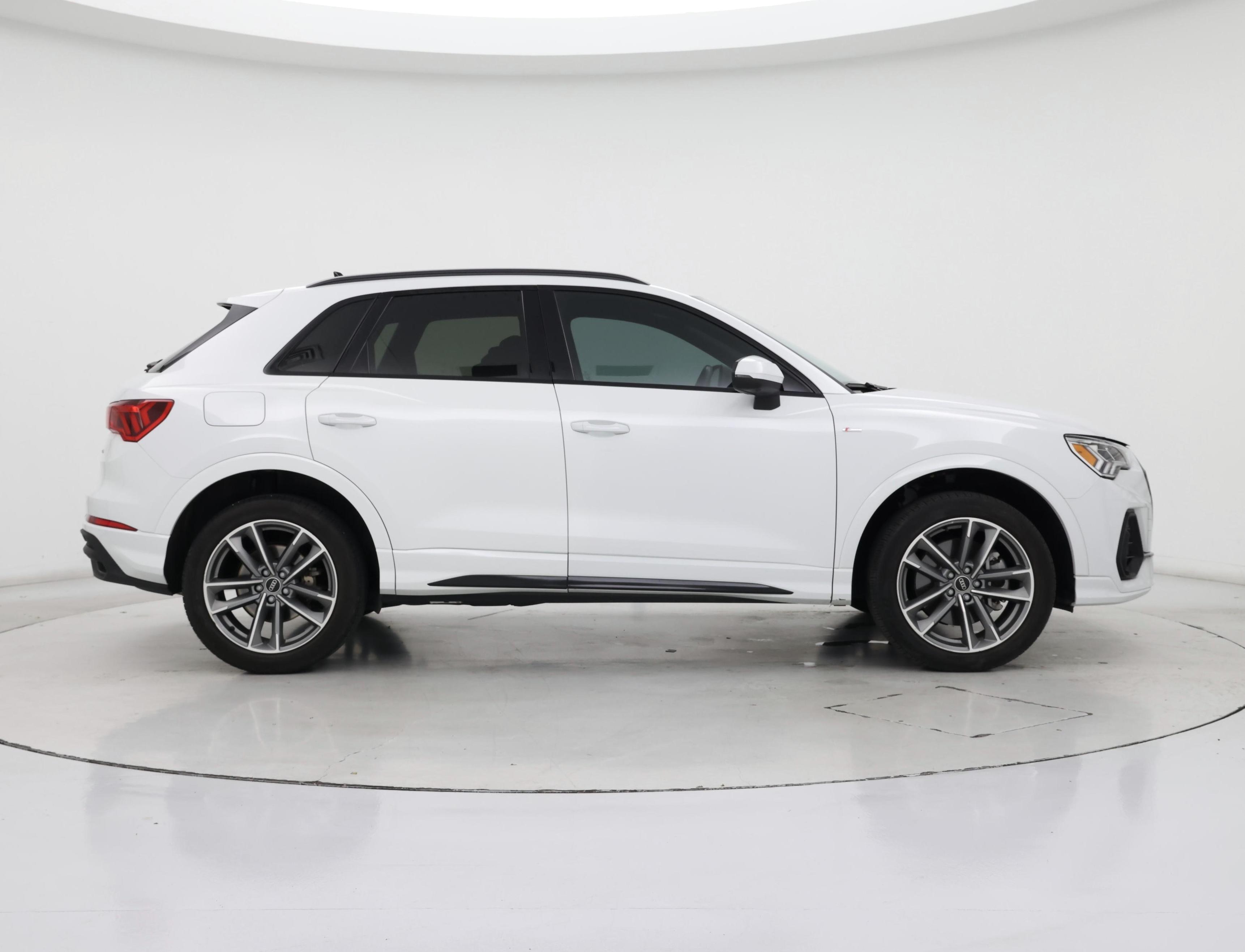 Thumbnail: 2023 Audi Q3 - 7