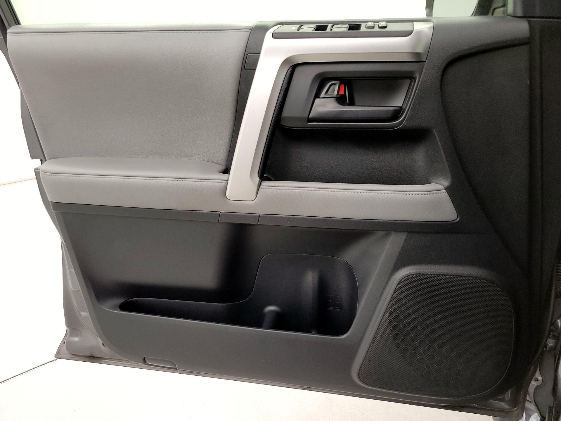 Thumbnail: 2013 Toyota 4Runner - 12