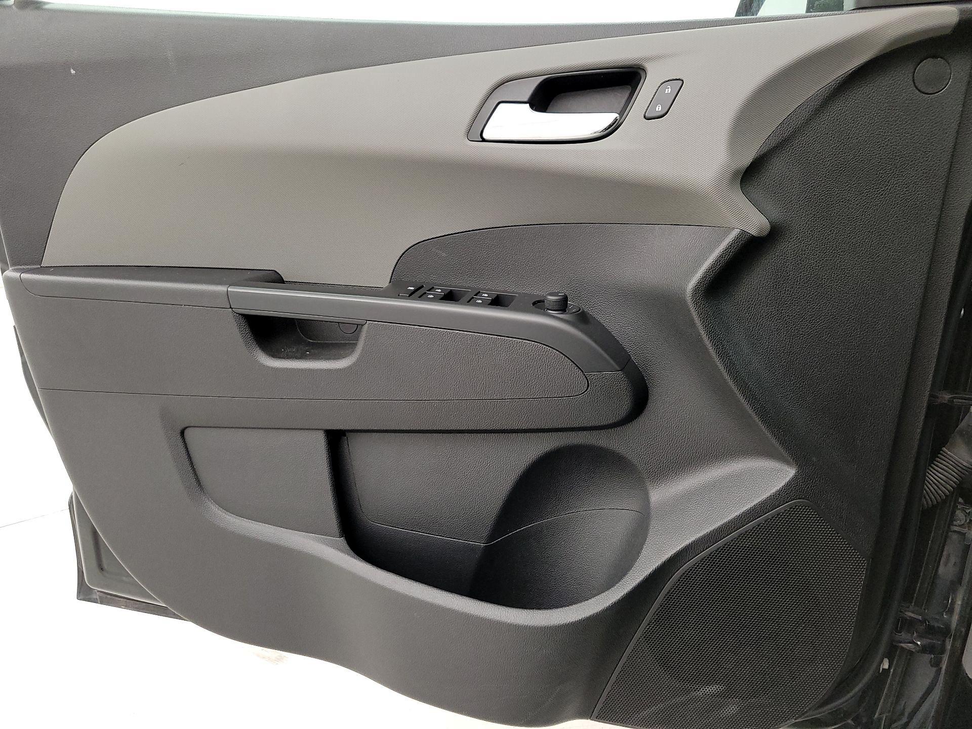 Thumbnail: 2016 Chevrolet Sonic - 12