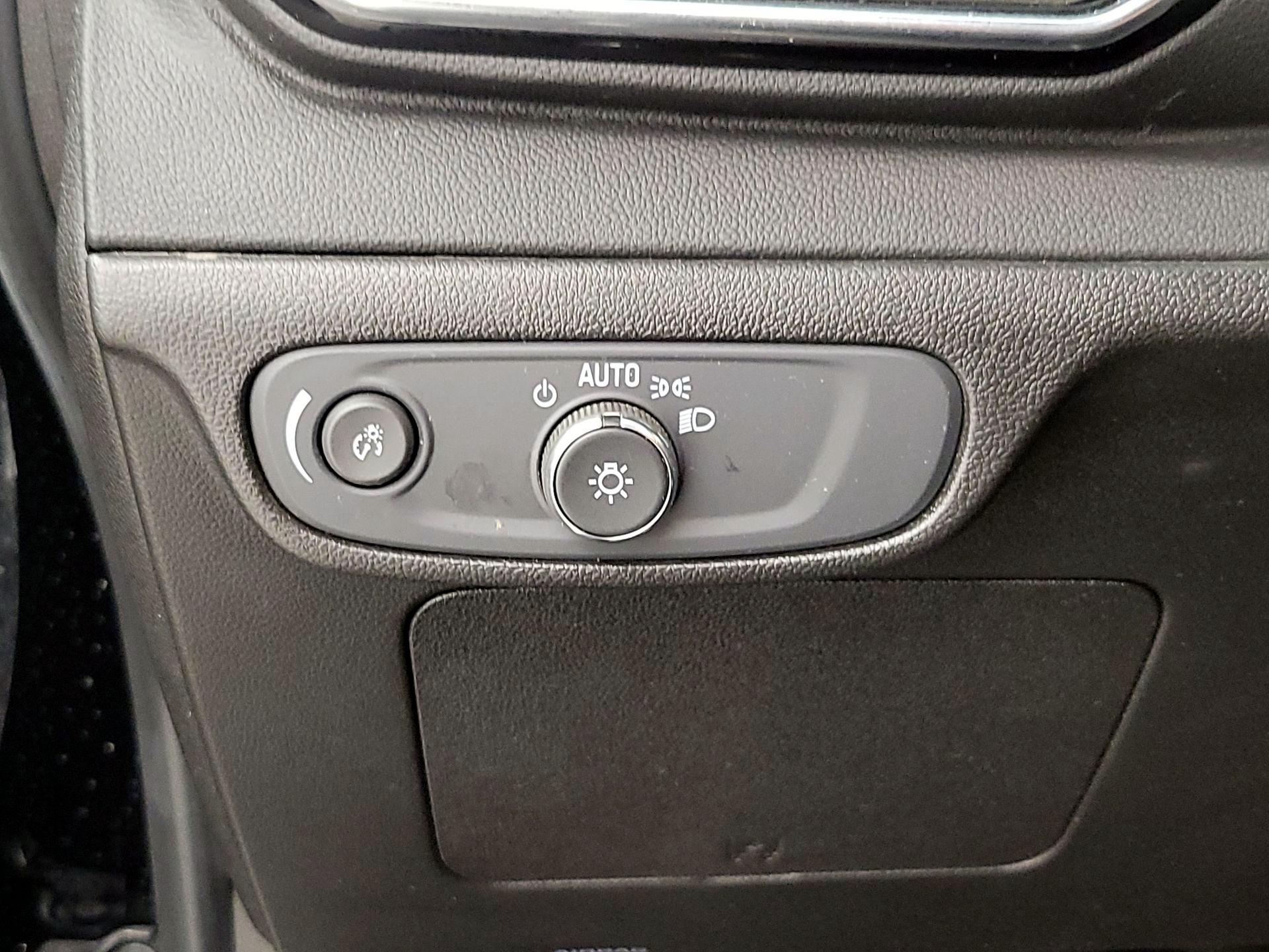 Thumbnail: 2022 Chevrolet Bolt EV - 13