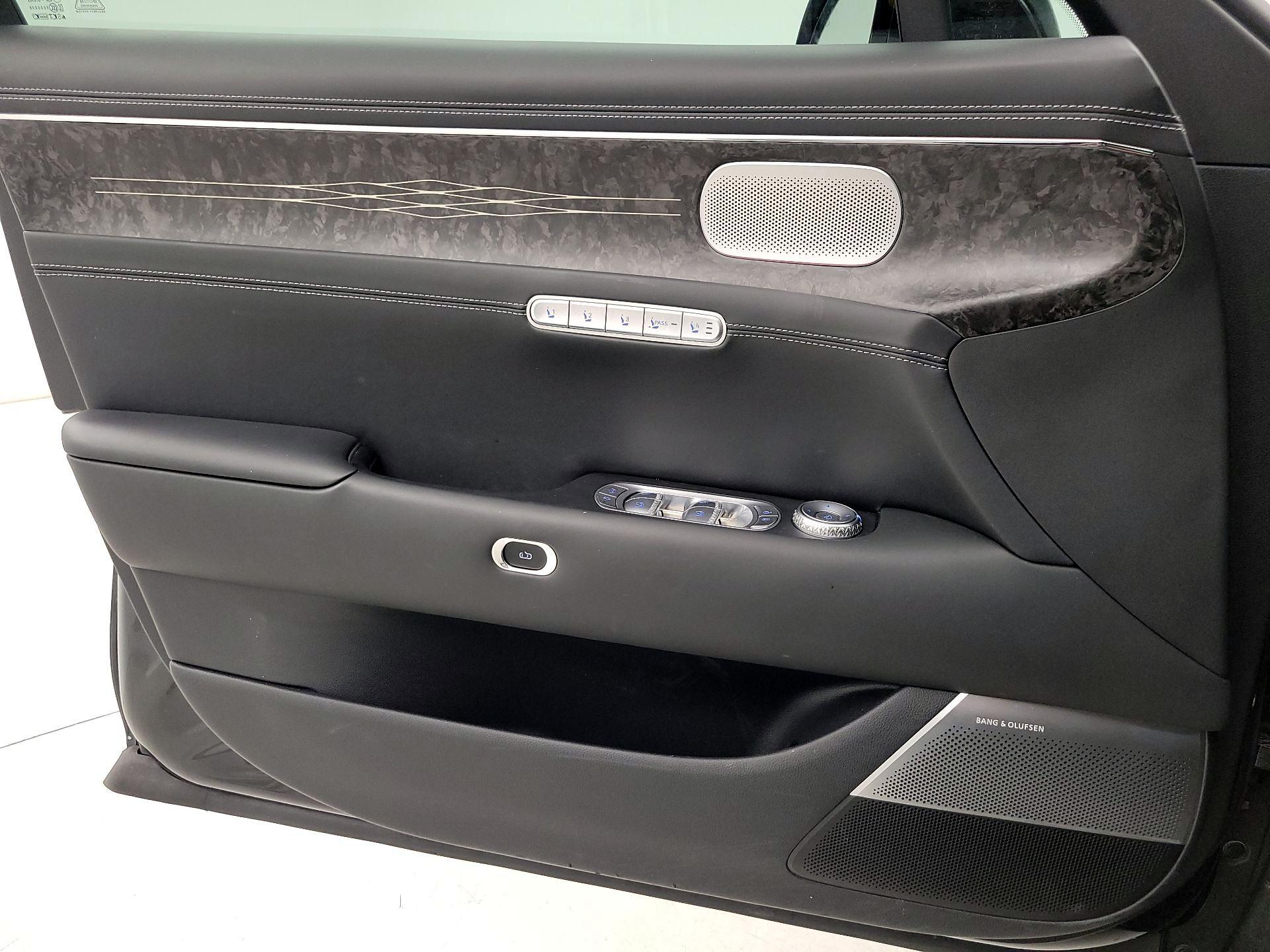 Thumbnail: 2023 Genesis G90 - 12