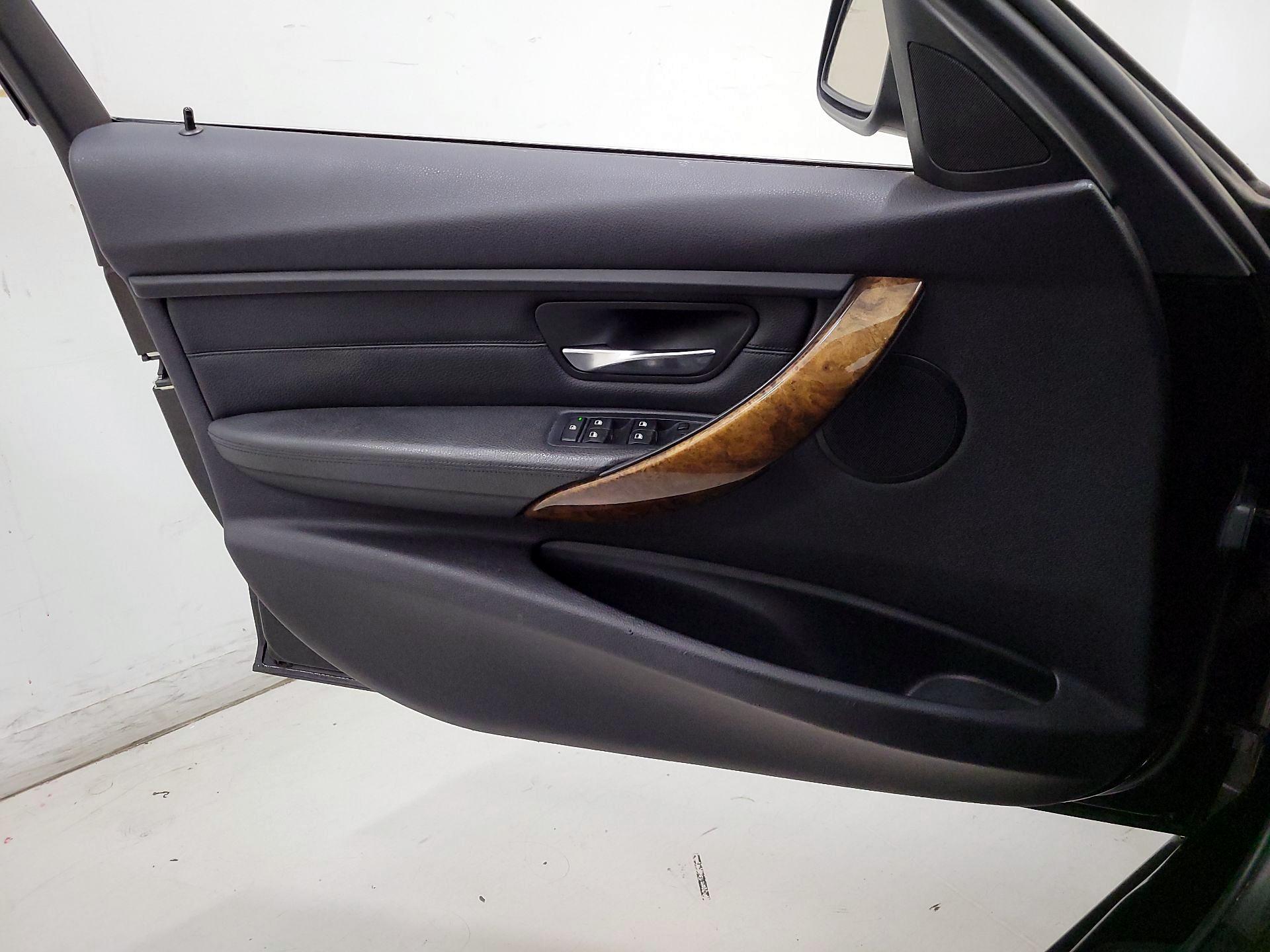 Thumbnail: 2015 BMW 3 Series - 12