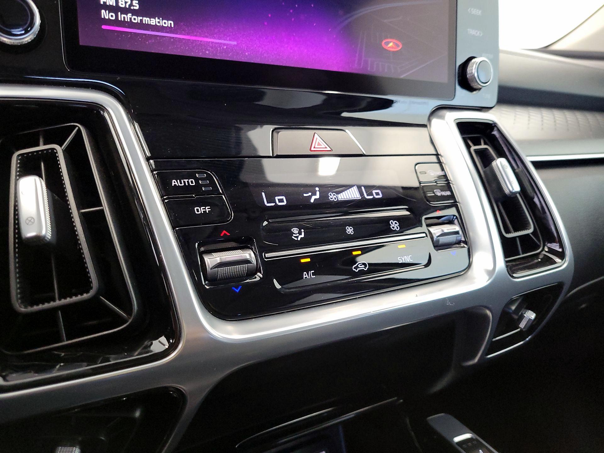 Thumbnail: 2022 Kia Sorento - 17