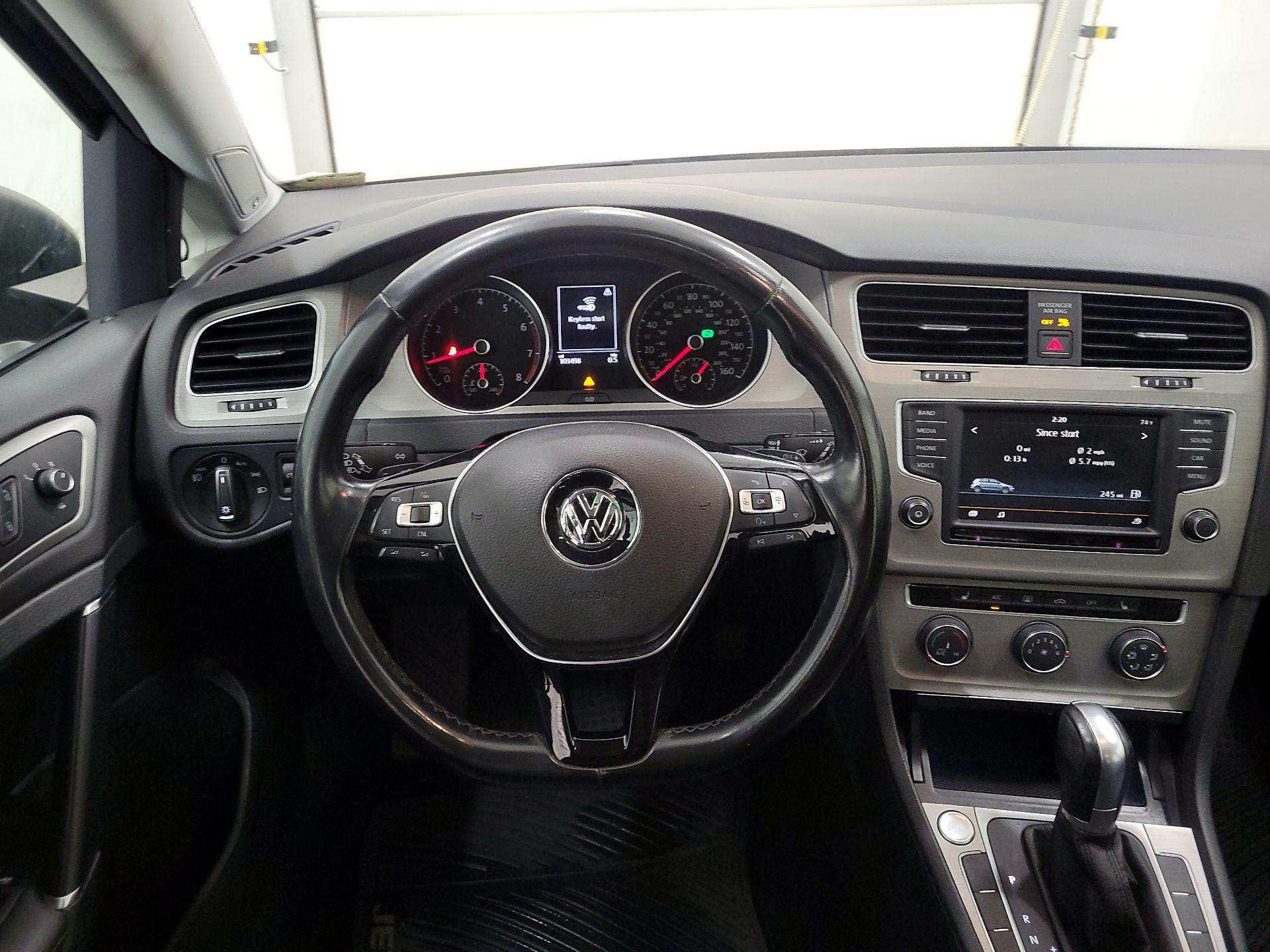 Thumbnail: 2016 Volkswagen Golf - 10