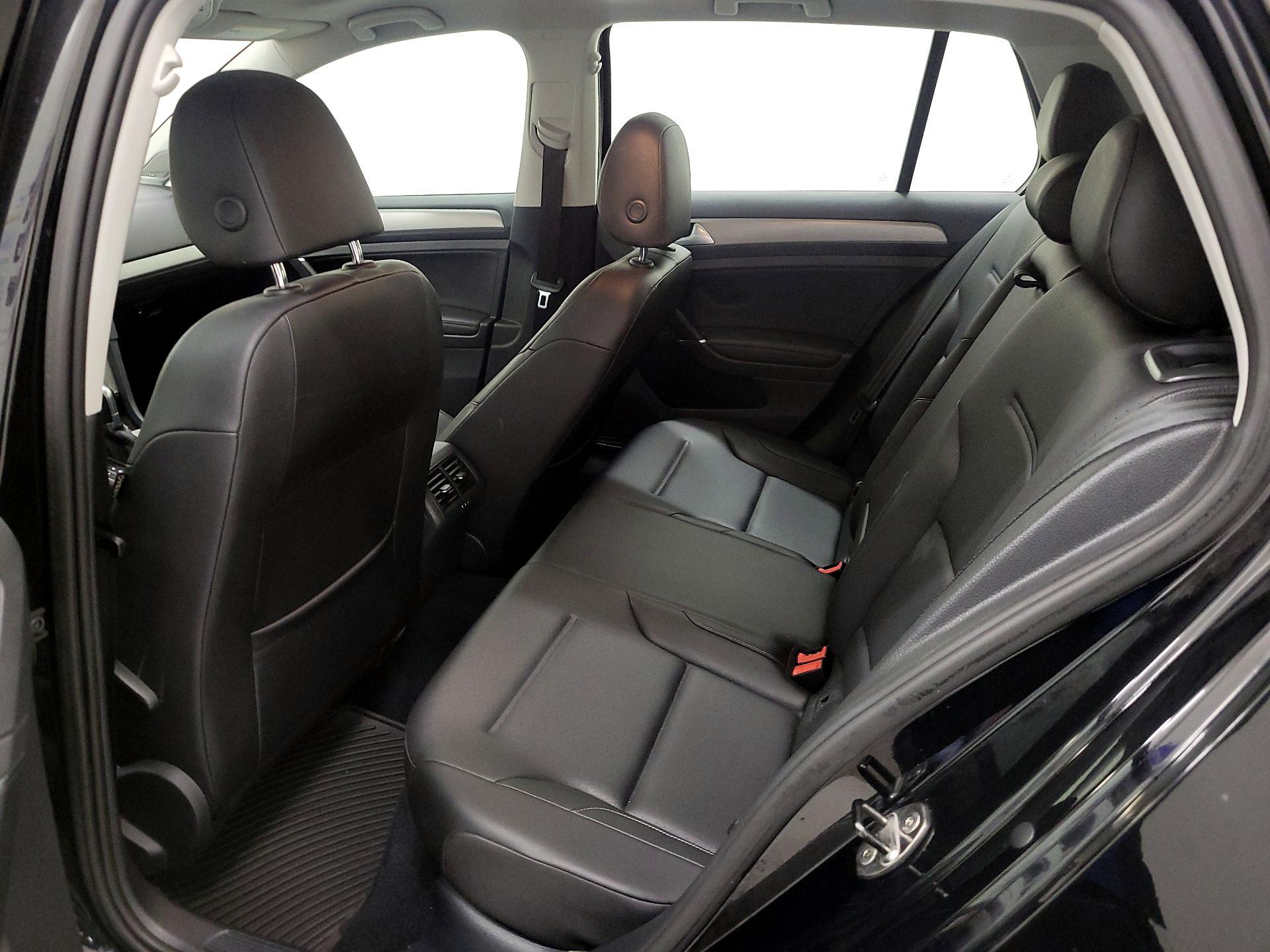 Thumbnail: 2016 Volkswagen Golf - 20