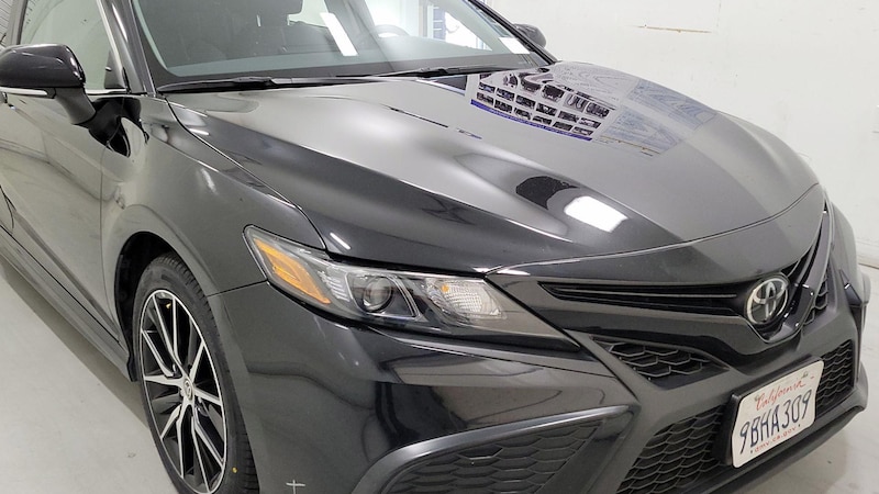 2022 Toyota Camry SE Hero Image