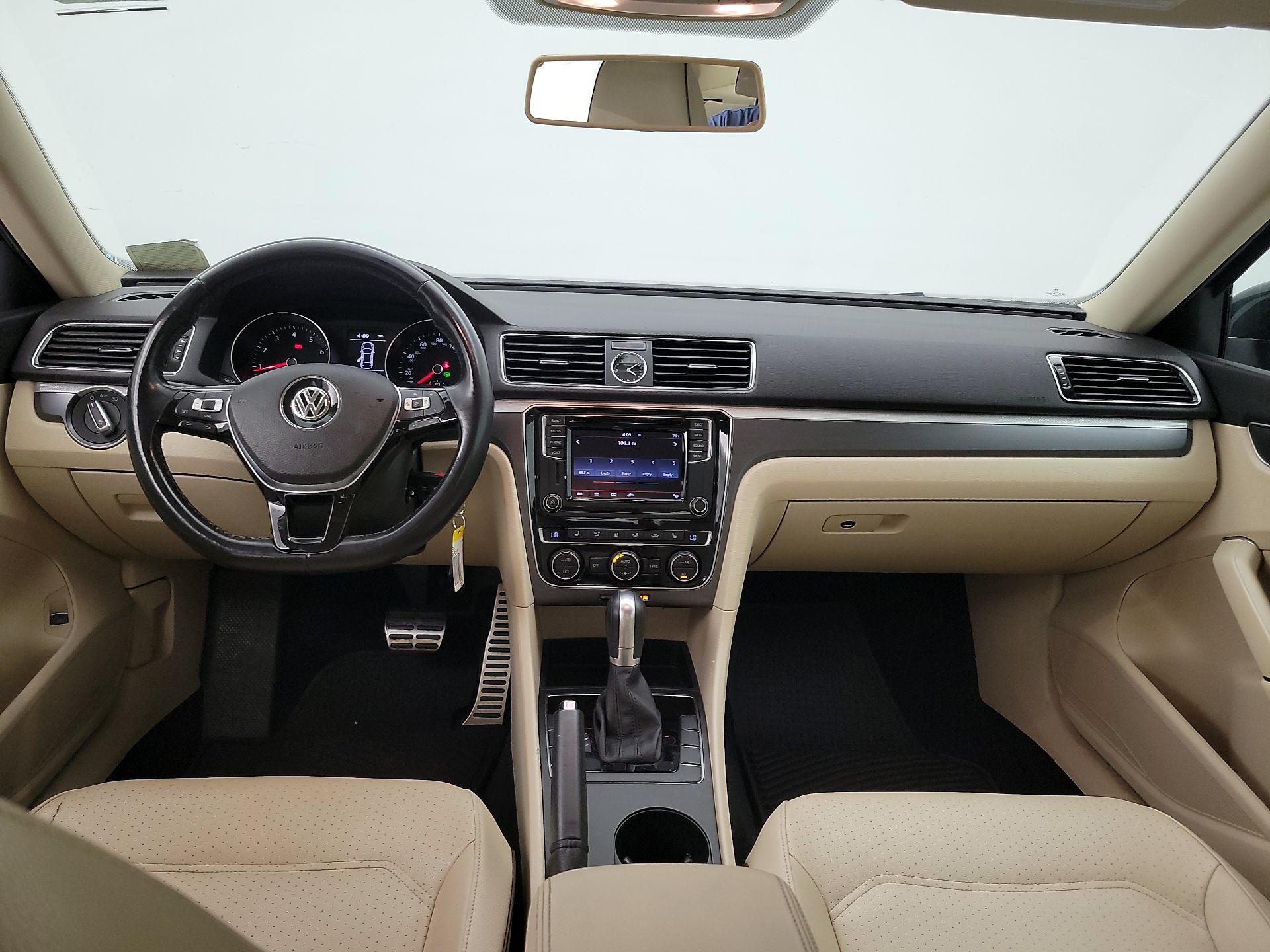 Thumbnail: 2017 Volkswagen Passat - 9