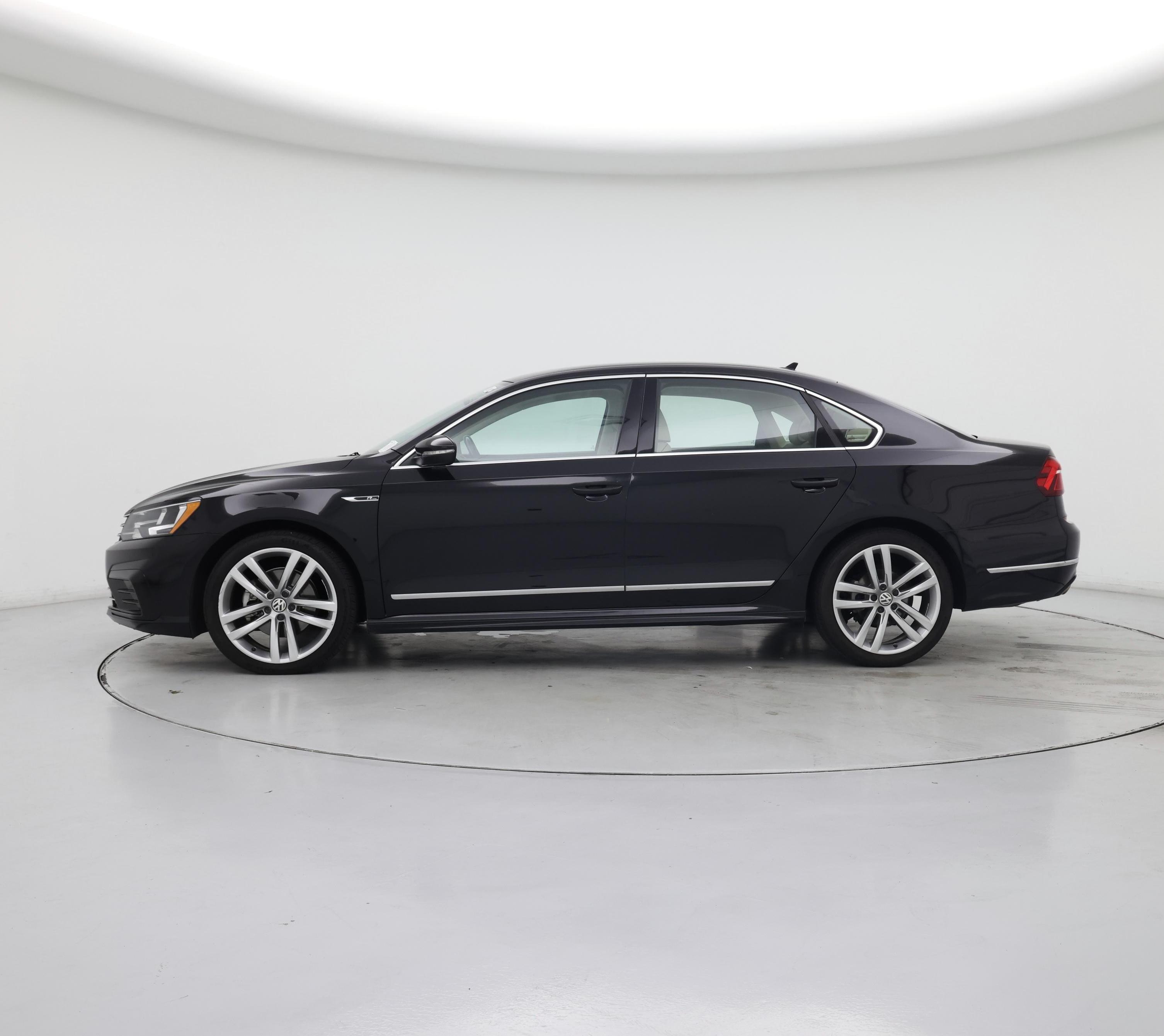 Thumbnail: 2017 Volkswagen Passat - 3