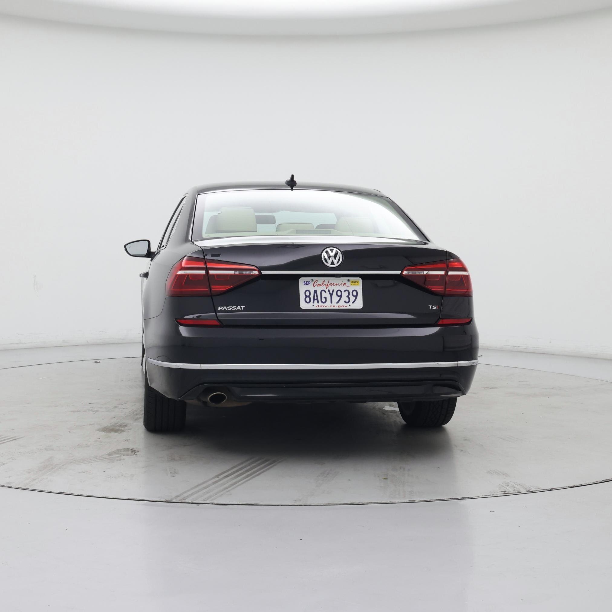 Thumbnail: 2017 Volkswagen Passat - 6