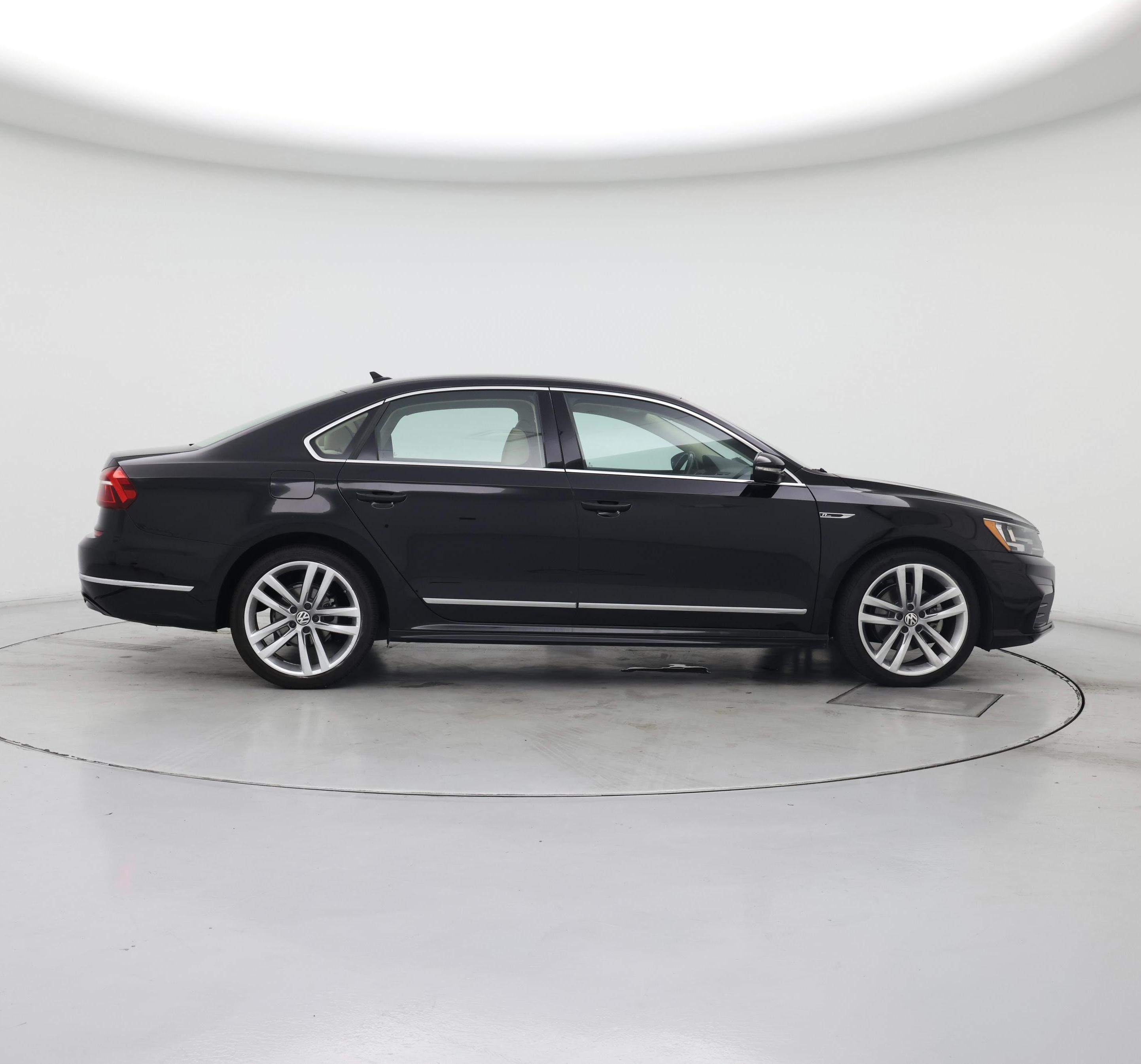 Thumbnail: 2017 Volkswagen Passat - 7