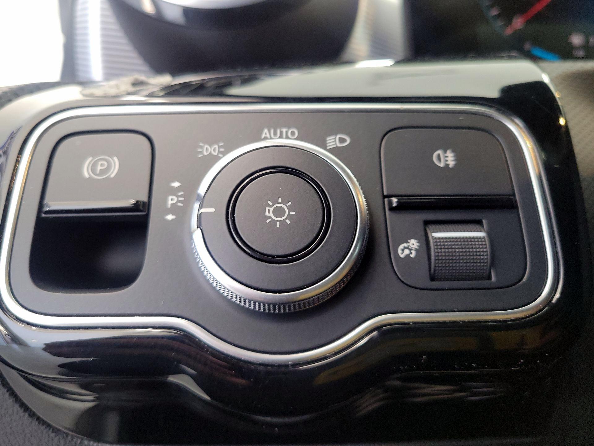 Thumbnail: 2022 Mercedes-Benz A-Class - 13