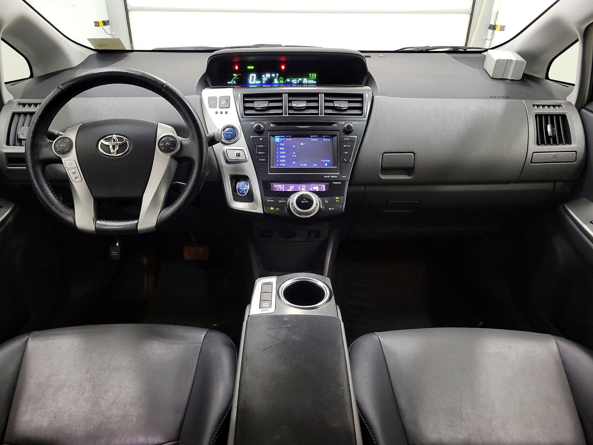 Thumbnail: 2013 Toyota Prius v - 9