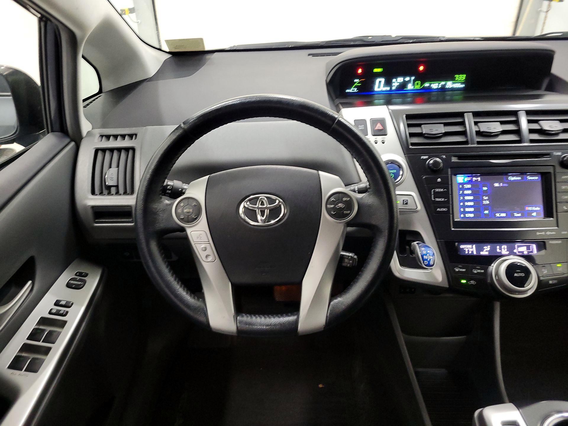 Thumbnail: 2013 Toyota Prius v - 10