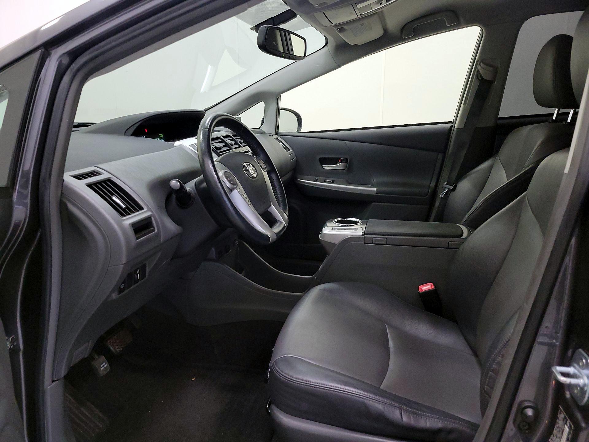 Thumbnail: 2013 Toyota Prius v - 11