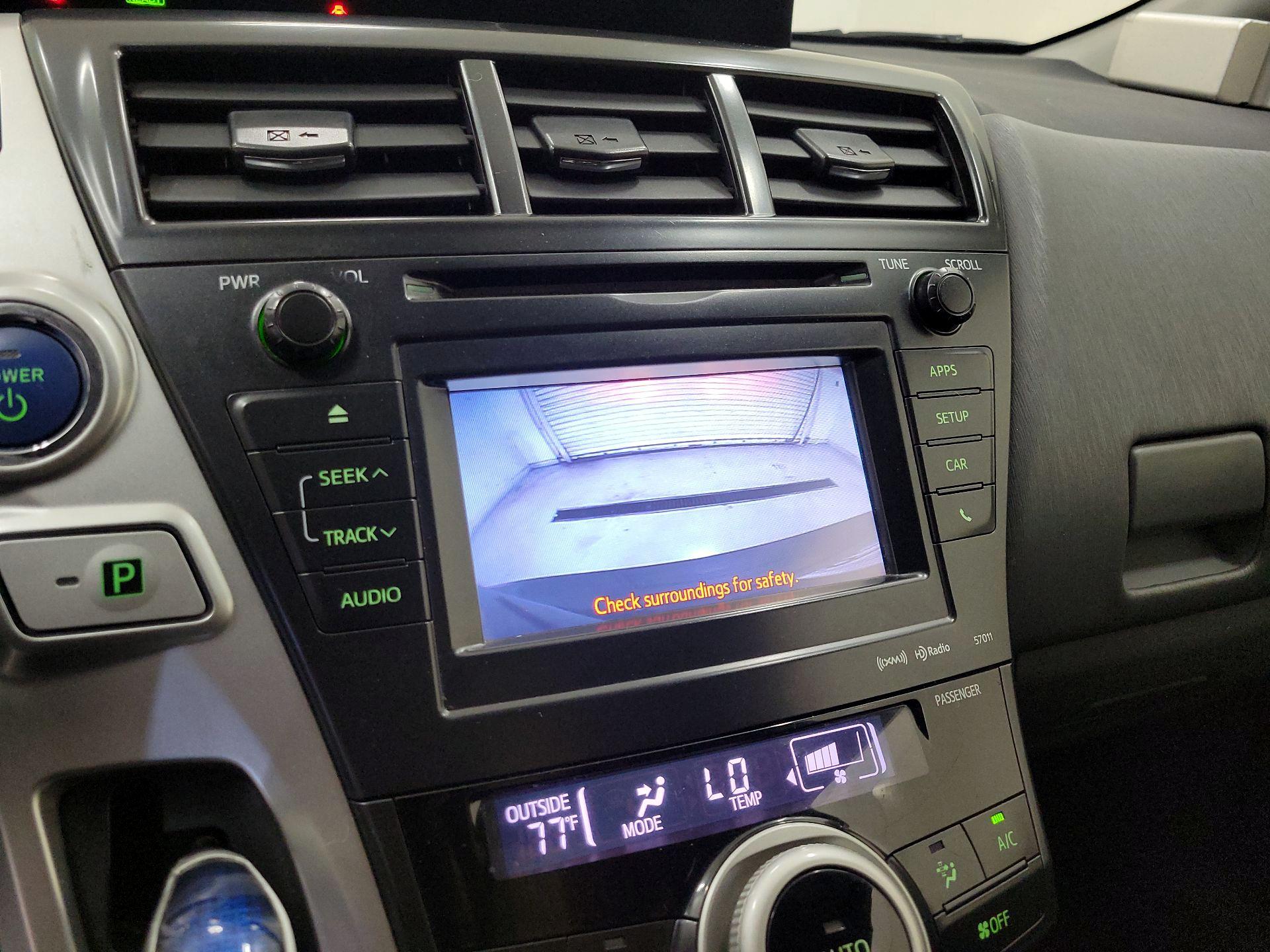 Thumbnail: 2013 Toyota Prius v - 14