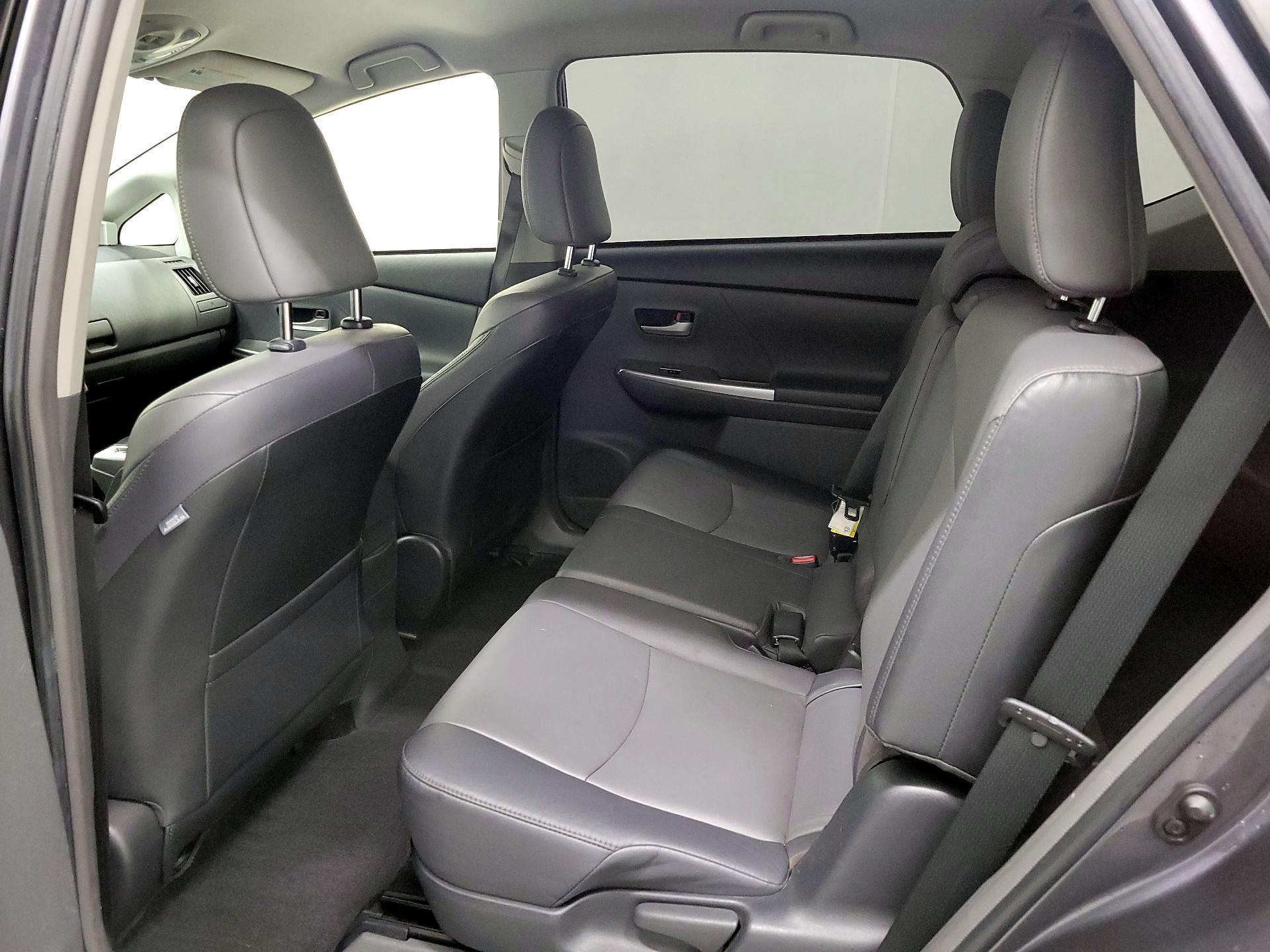 Thumbnail: 2013 Toyota Prius v - 19
