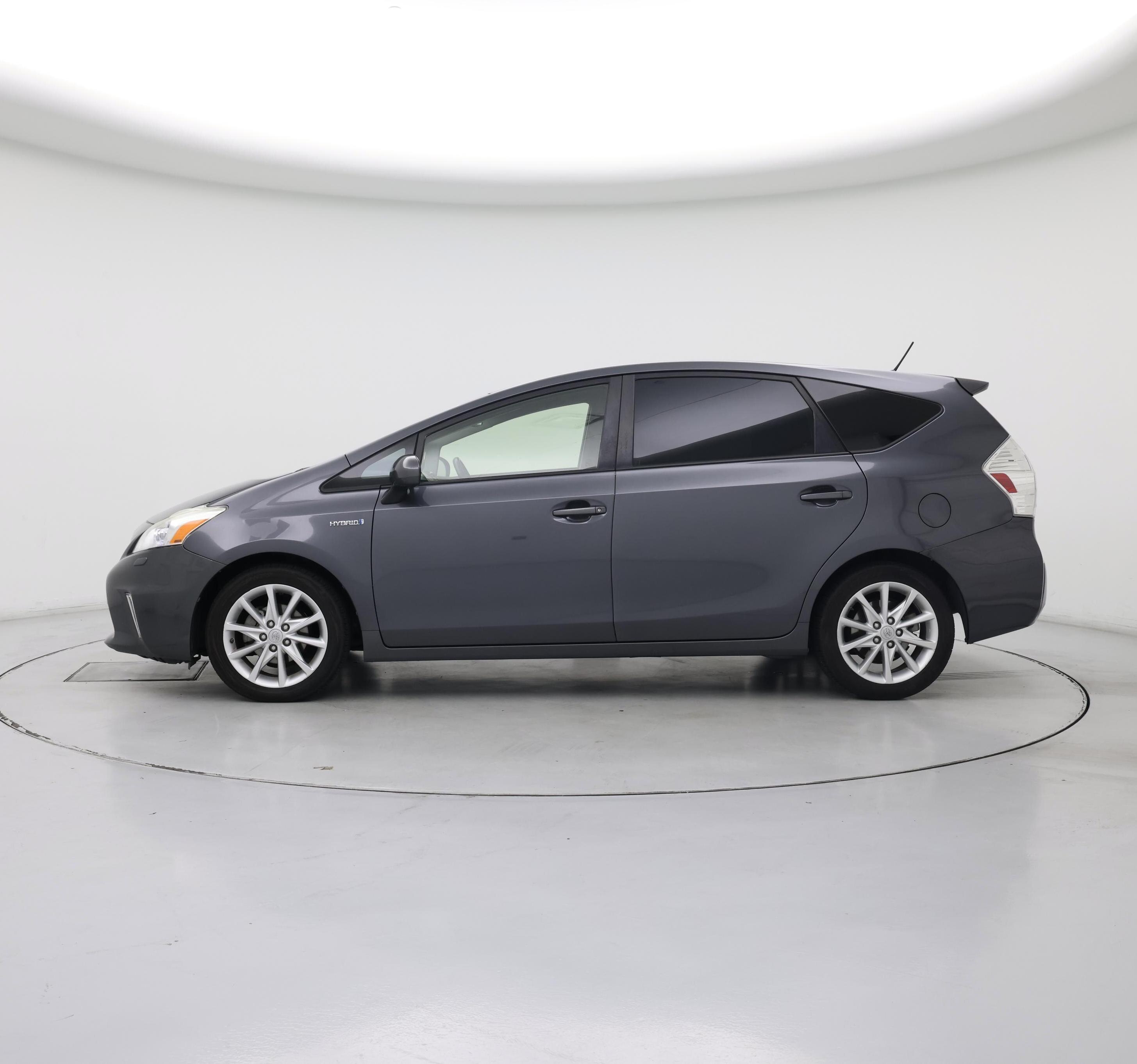 Thumbnail: 2013 Toyota Prius v - 3