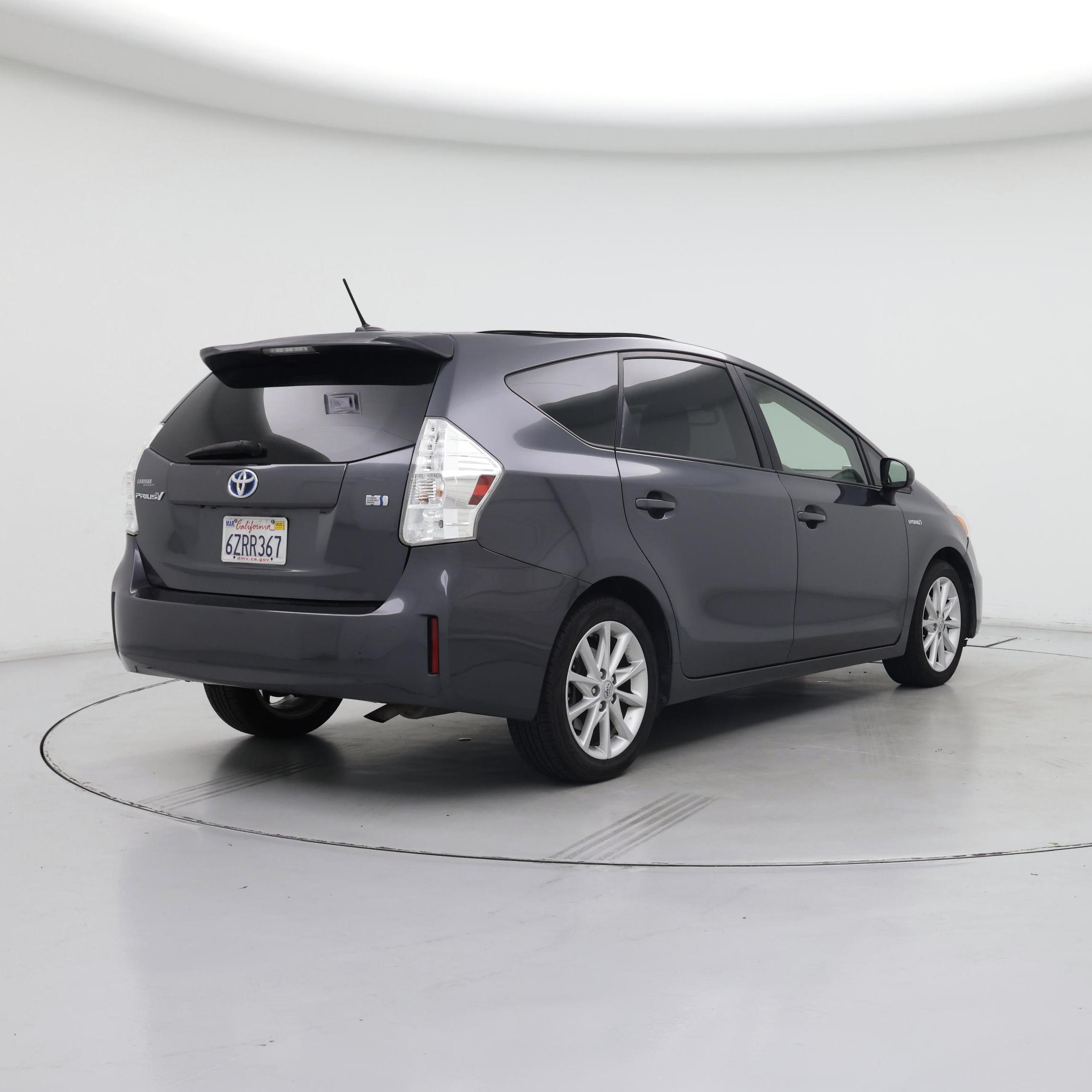 Thumbnail: 2013 Toyota Prius v - 8