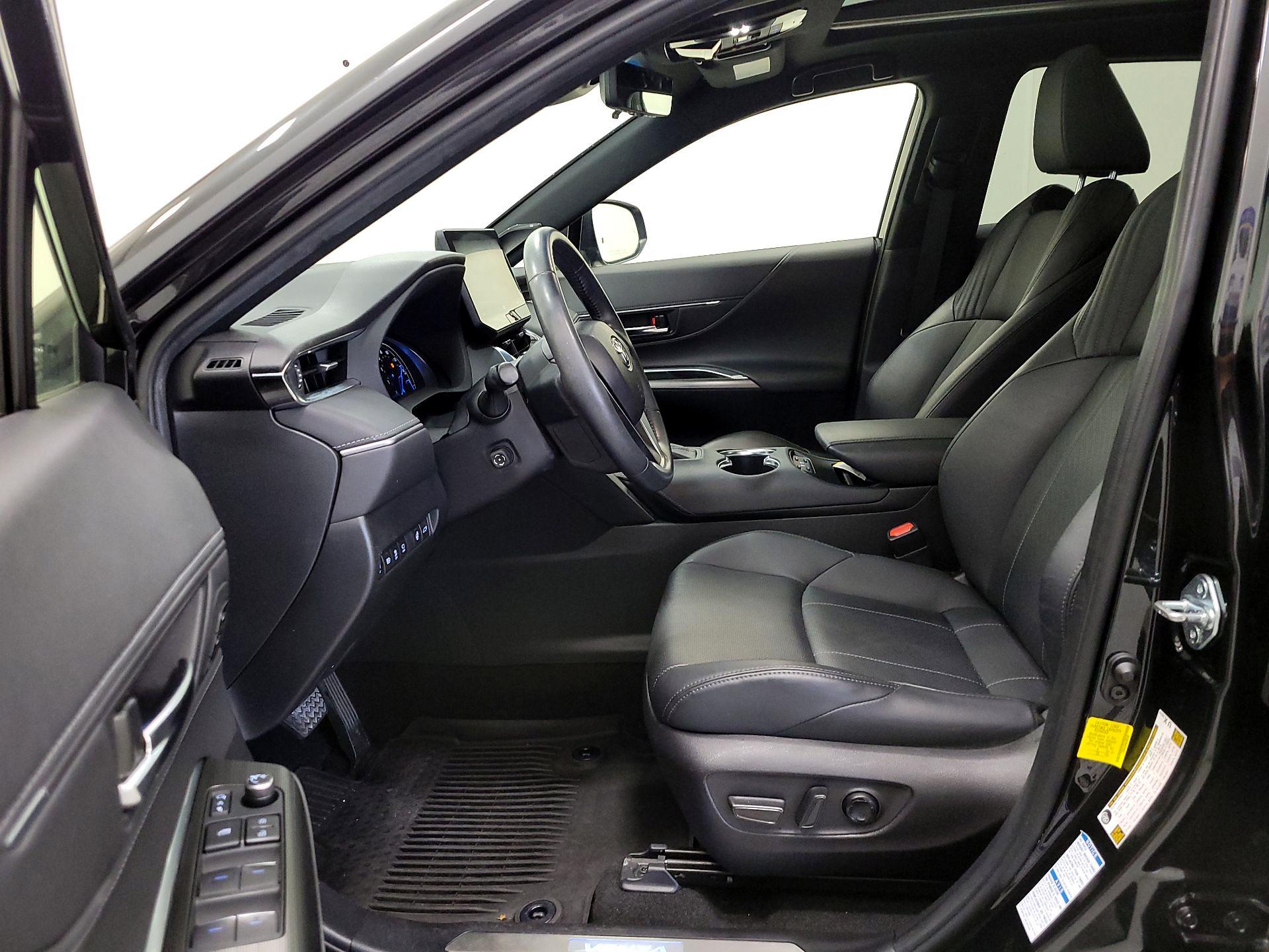 Thumbnail: 2022 Toyota Venza - 11