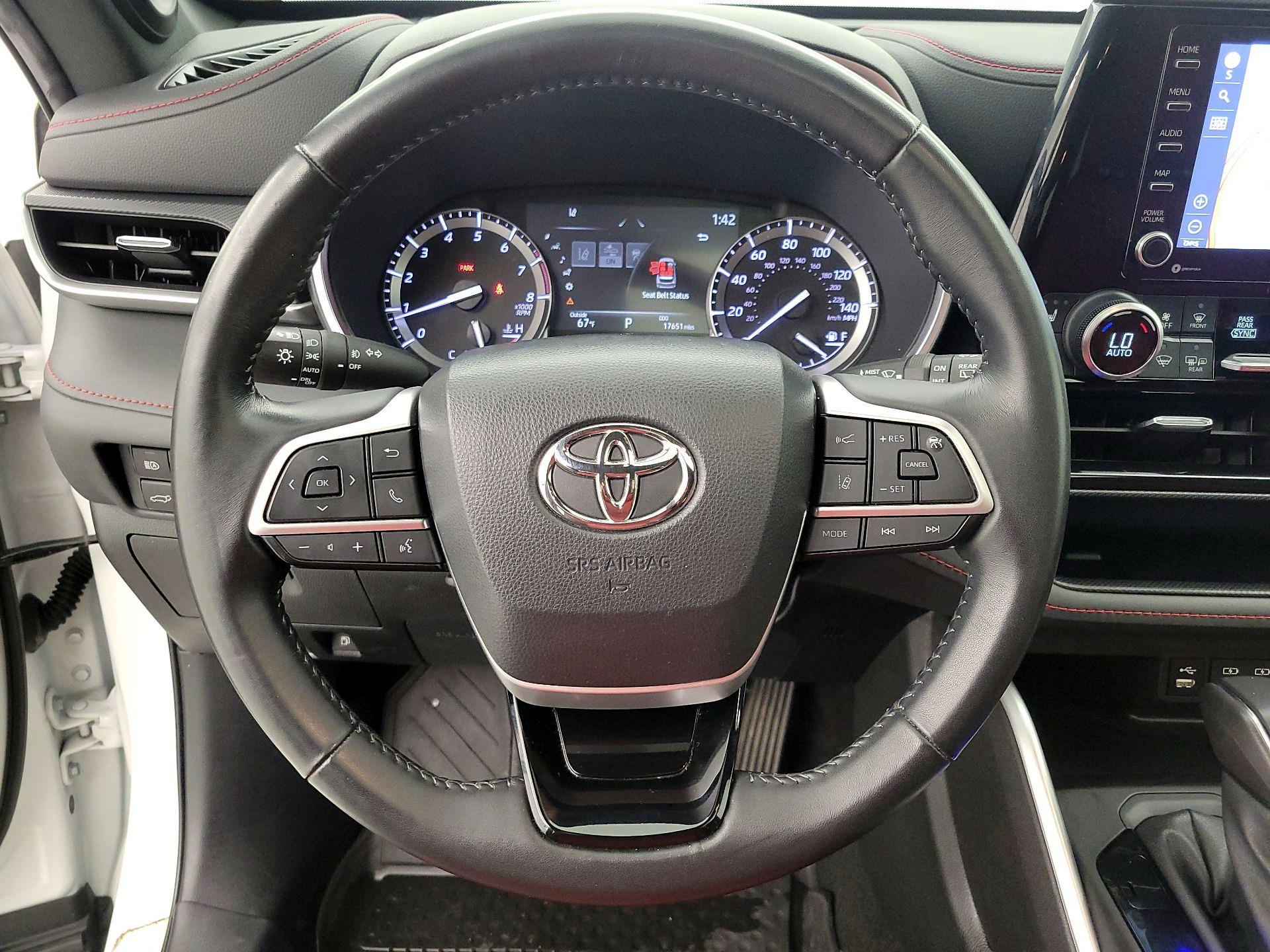 Thumbnail: 2022 Toyota Highlander - 10