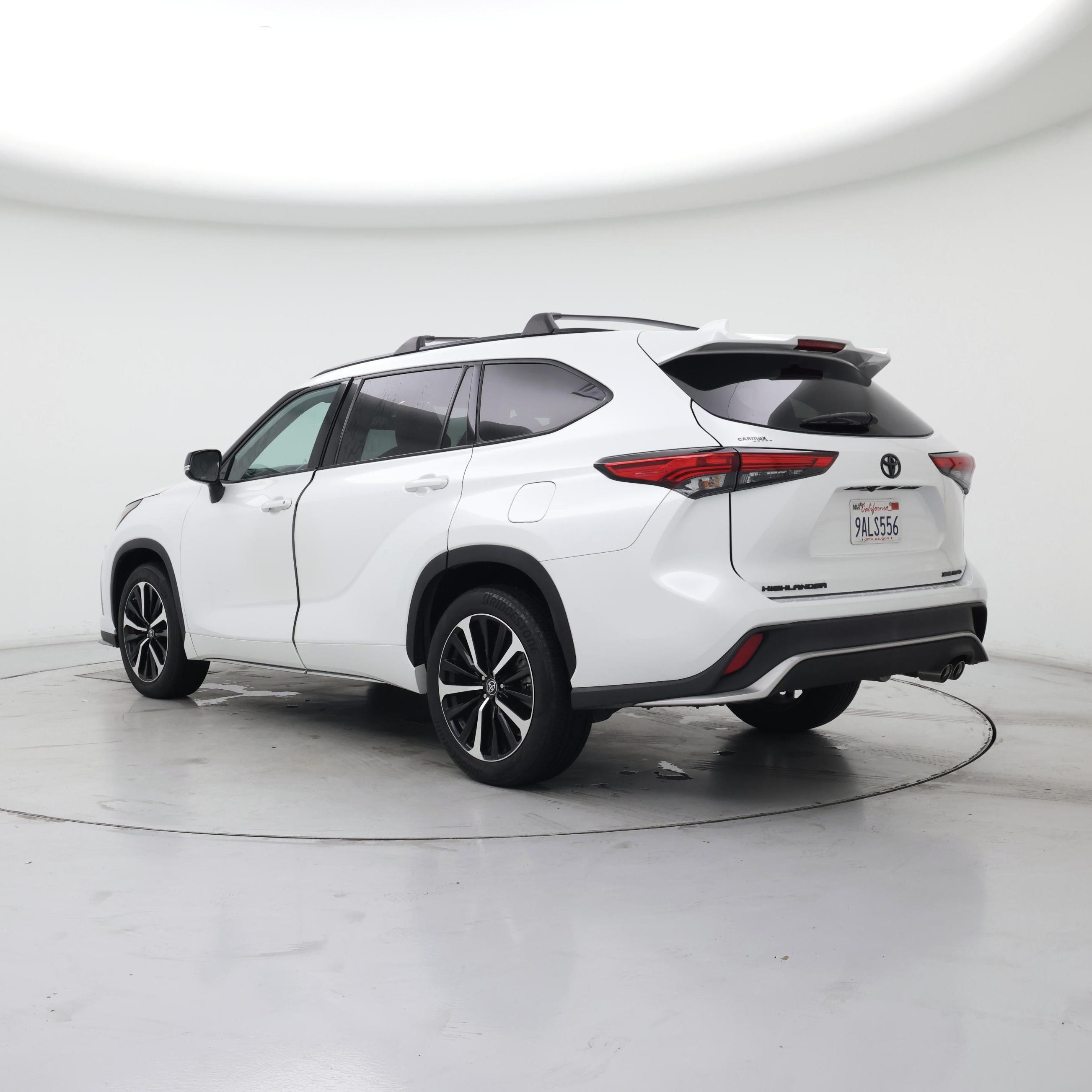 Thumbnail: 2022 Toyota Highlander - 2