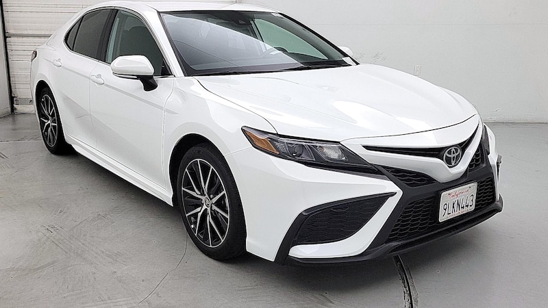2024 Toyota Camry SE Hero Image