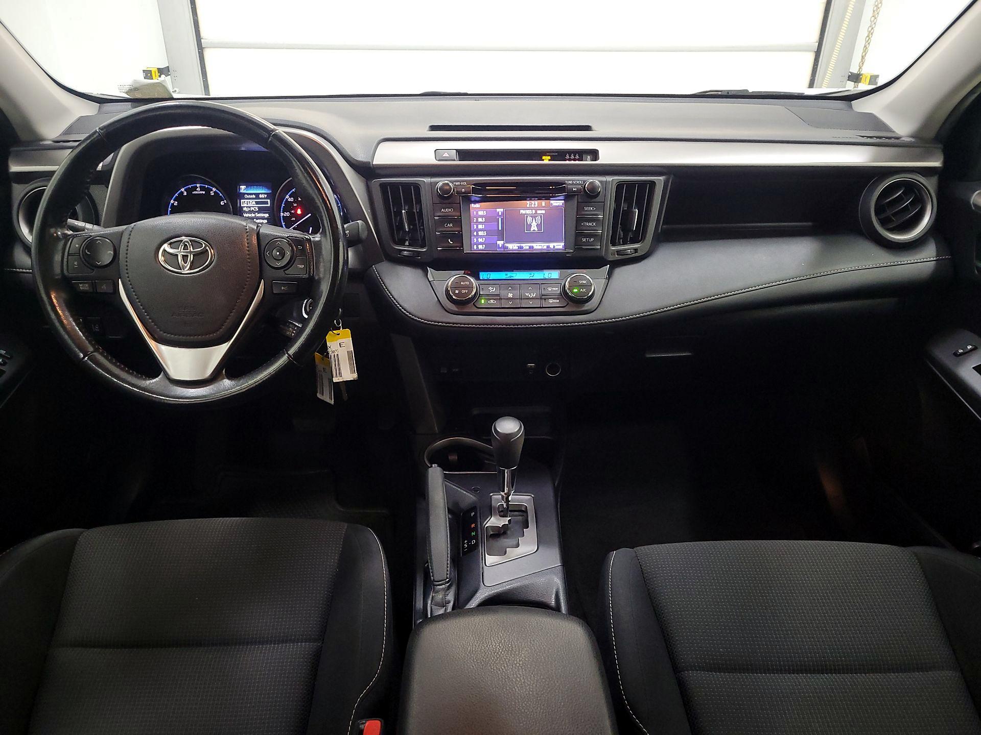 Thumbnail: 2018 Toyota RAV4 - 9