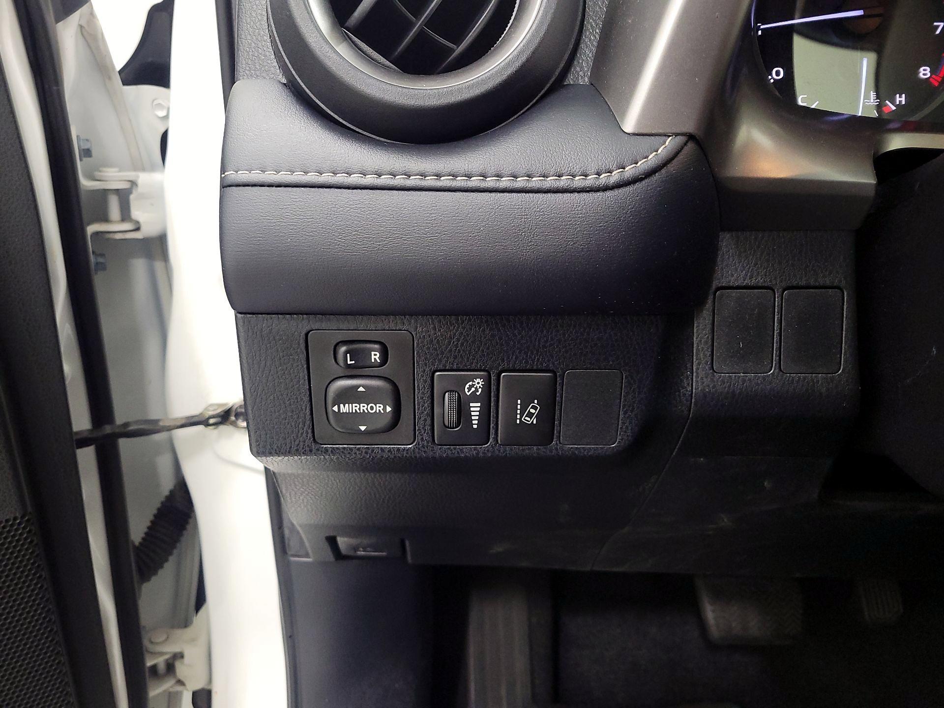 Thumbnail: 2018 Toyota RAV4 - 13