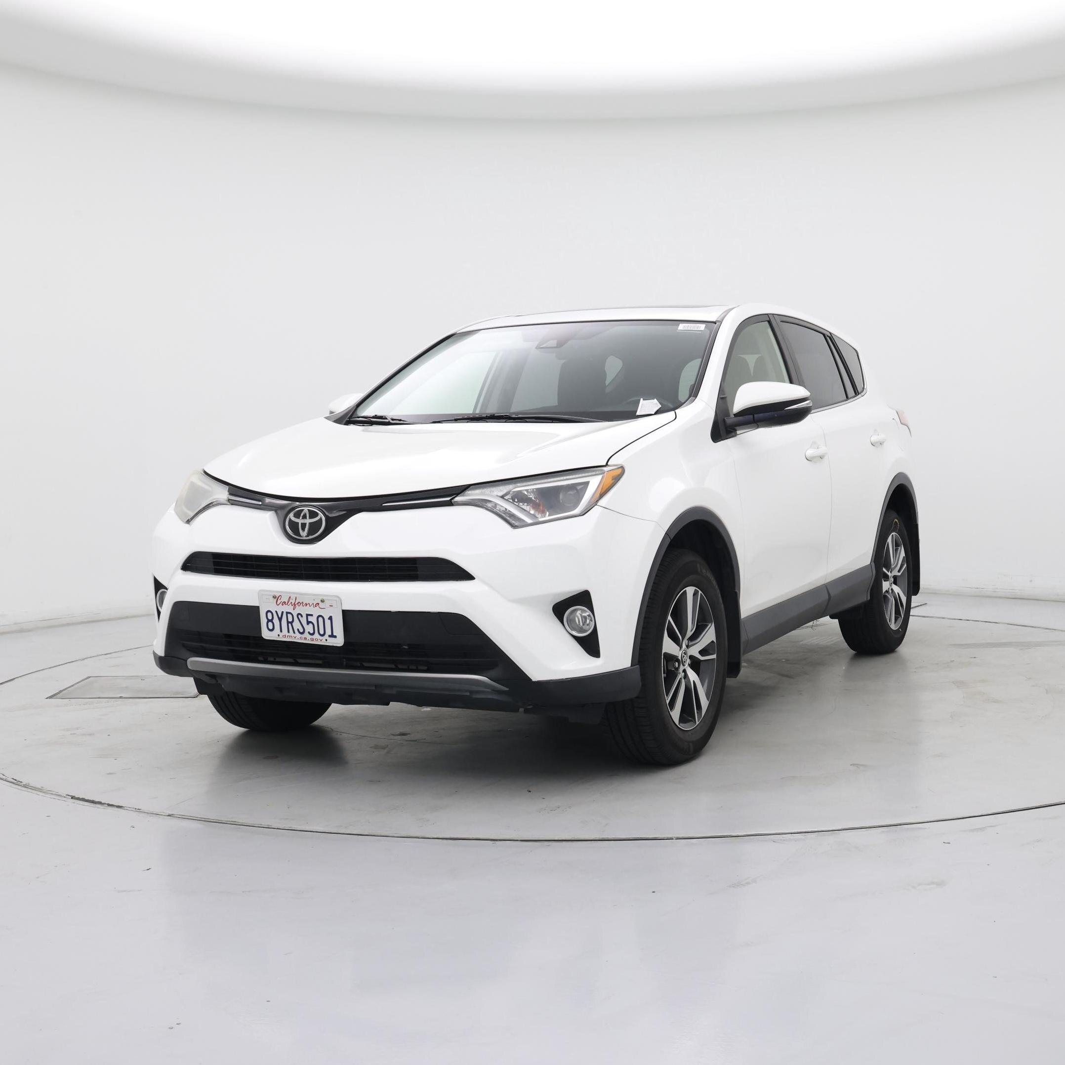 Thumbnail: 2018 Toyota RAV4 - 4
