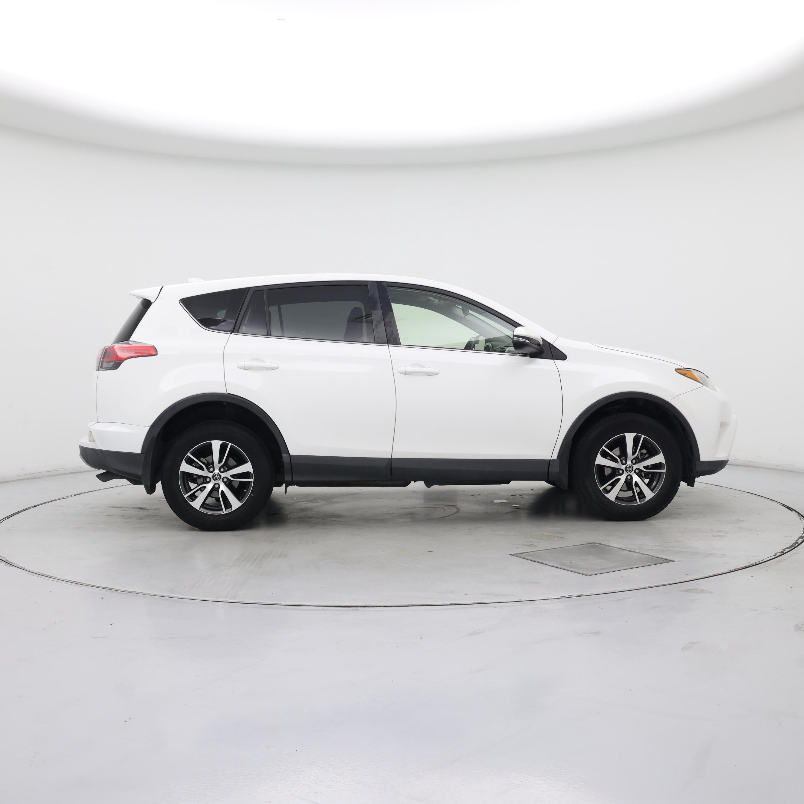 Thumbnail: 2018 Toyota RAV4 - 7