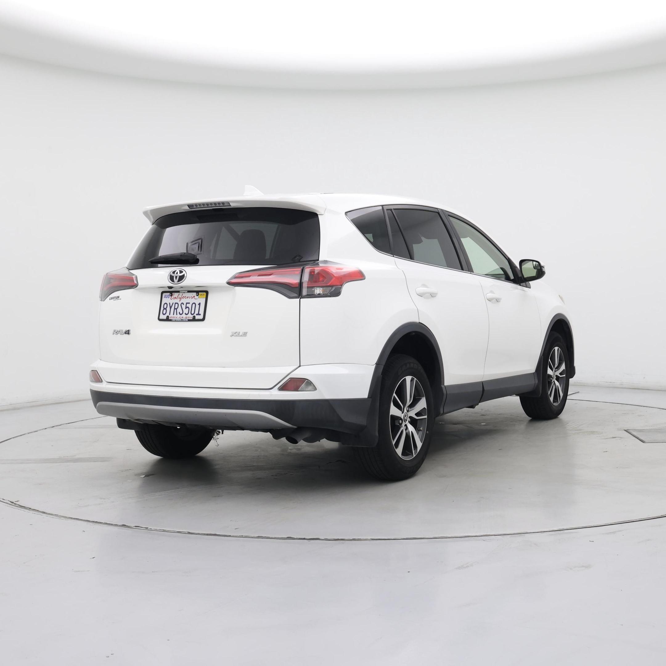 Thumbnail: 2018 Toyota RAV4 - 8