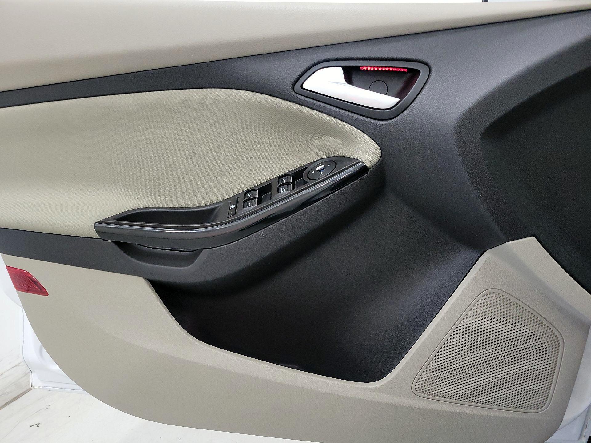 Thumbnail: 2014 Ford Focus - 12