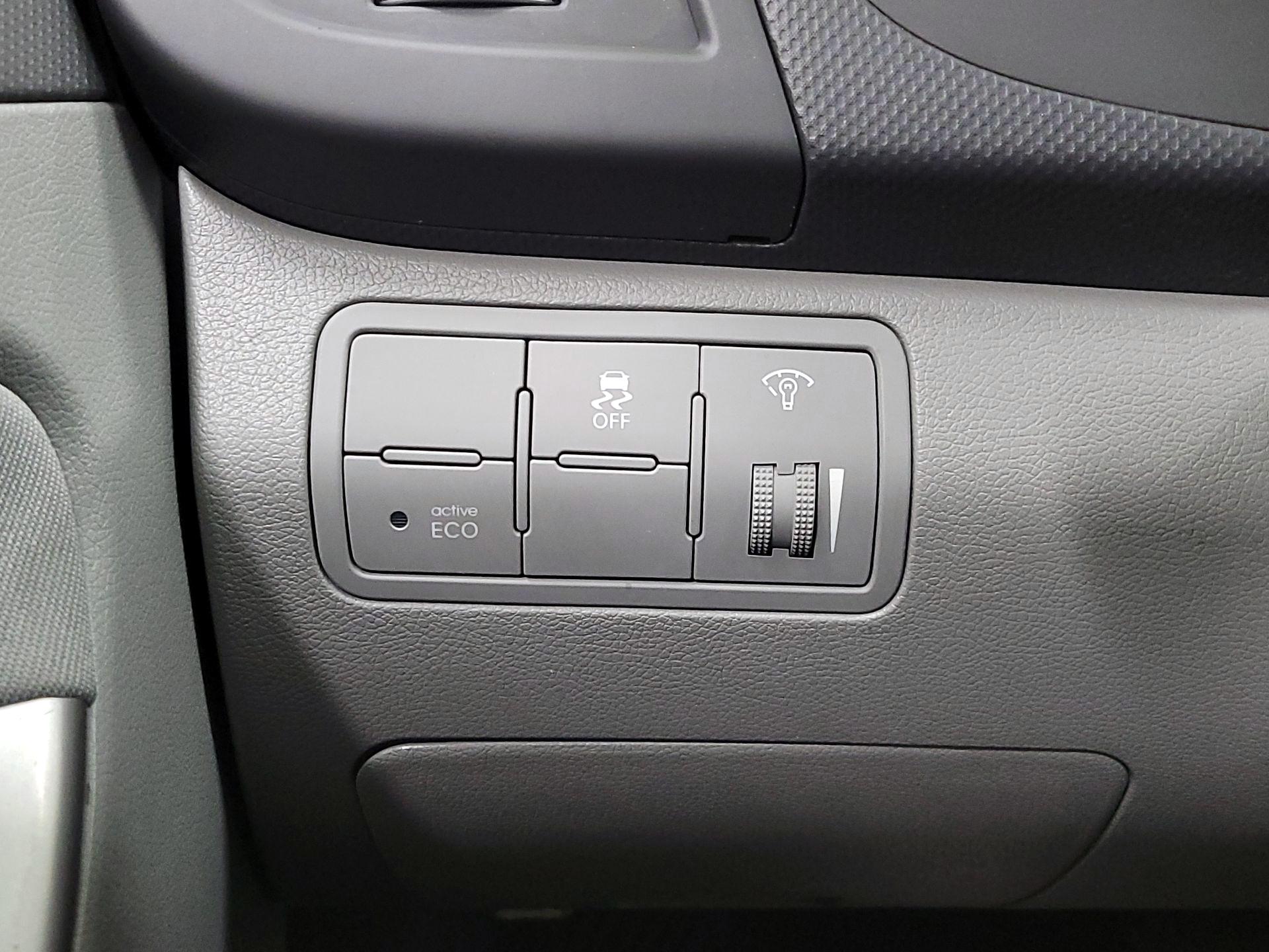 Thumbnail: 2016 Hyundai Accent - 13