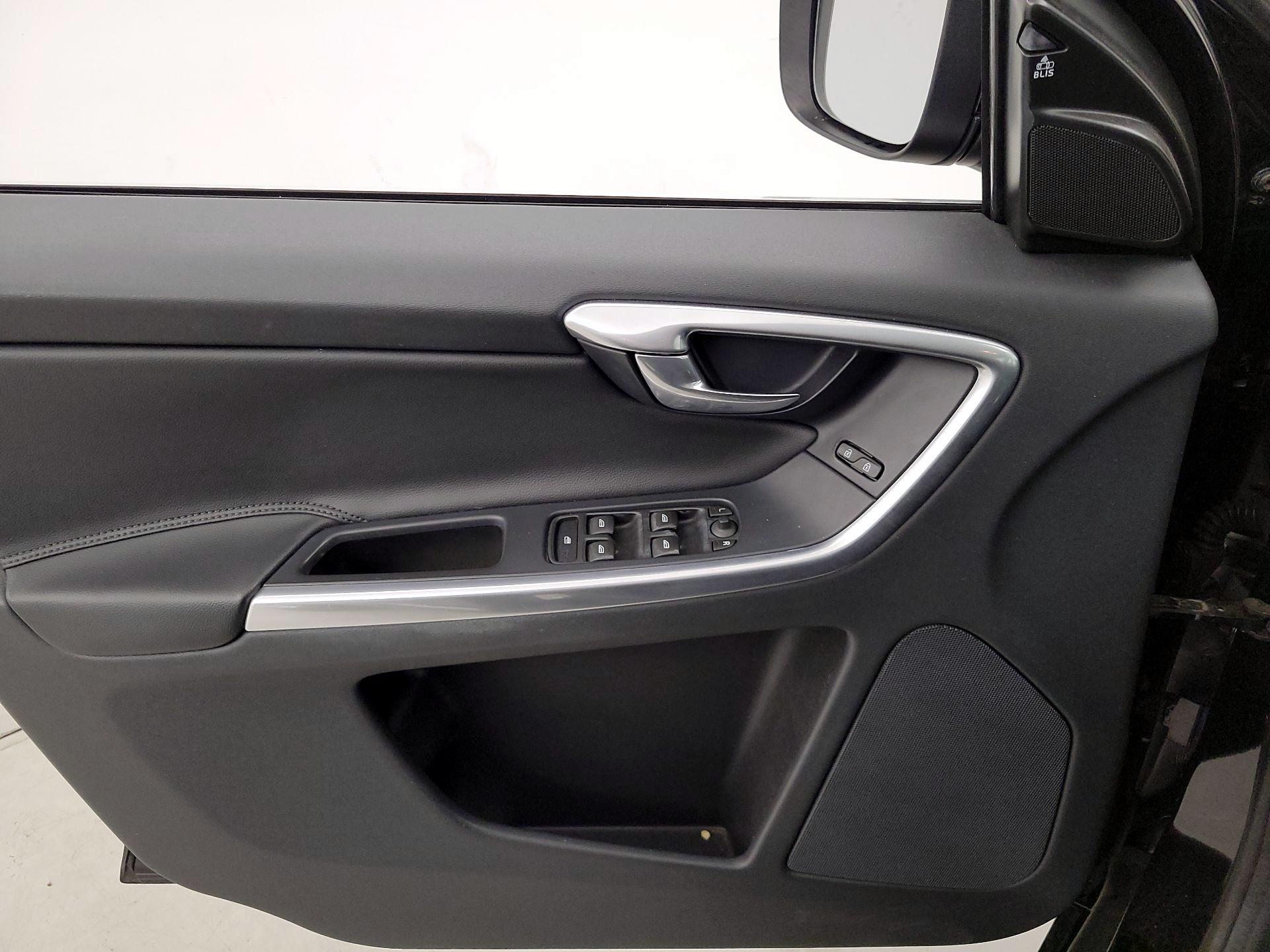 Thumbnail: 2015 Volvo XC60 - 12