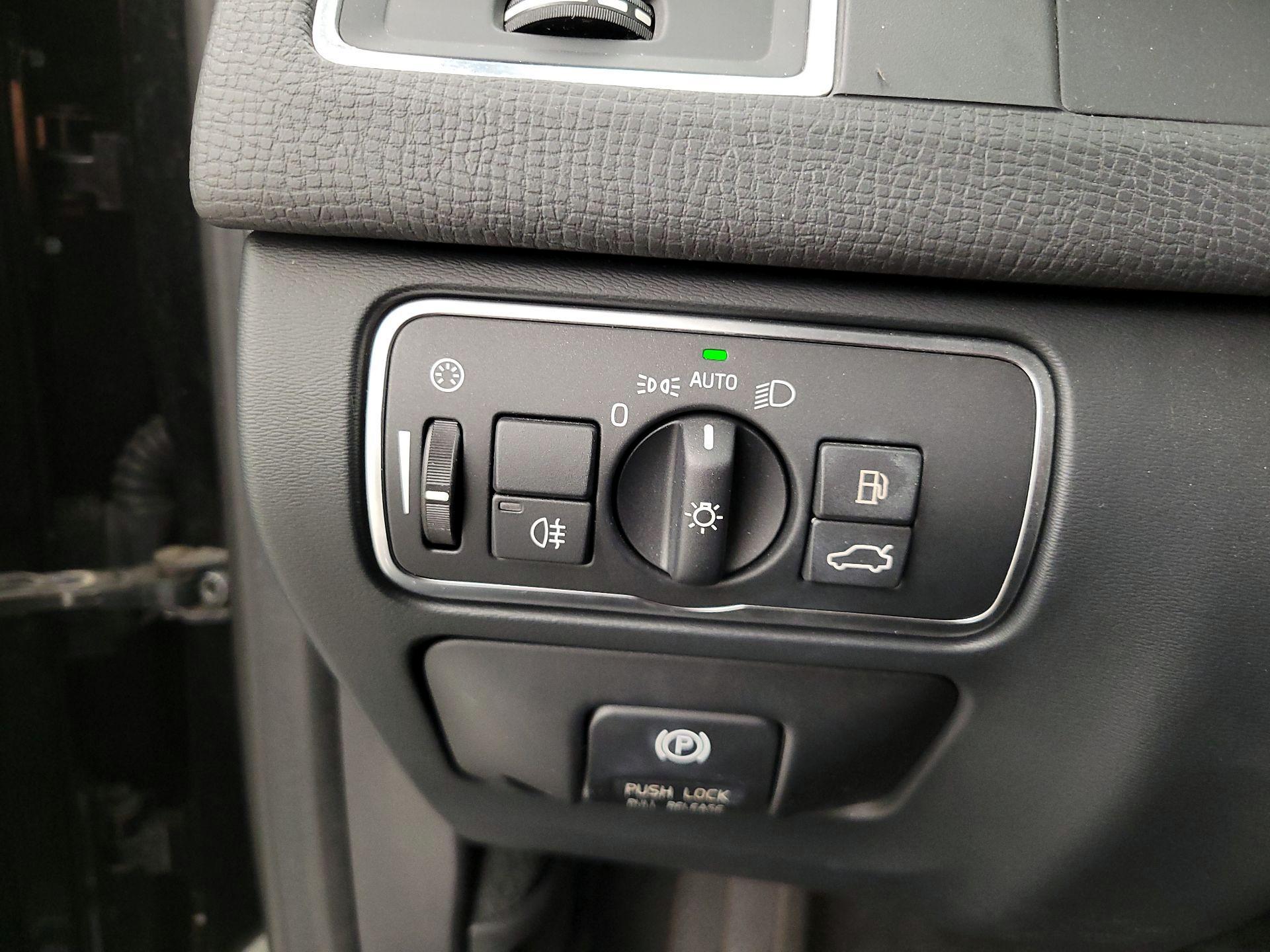 Thumbnail: 2015 Volvo XC60 - 13