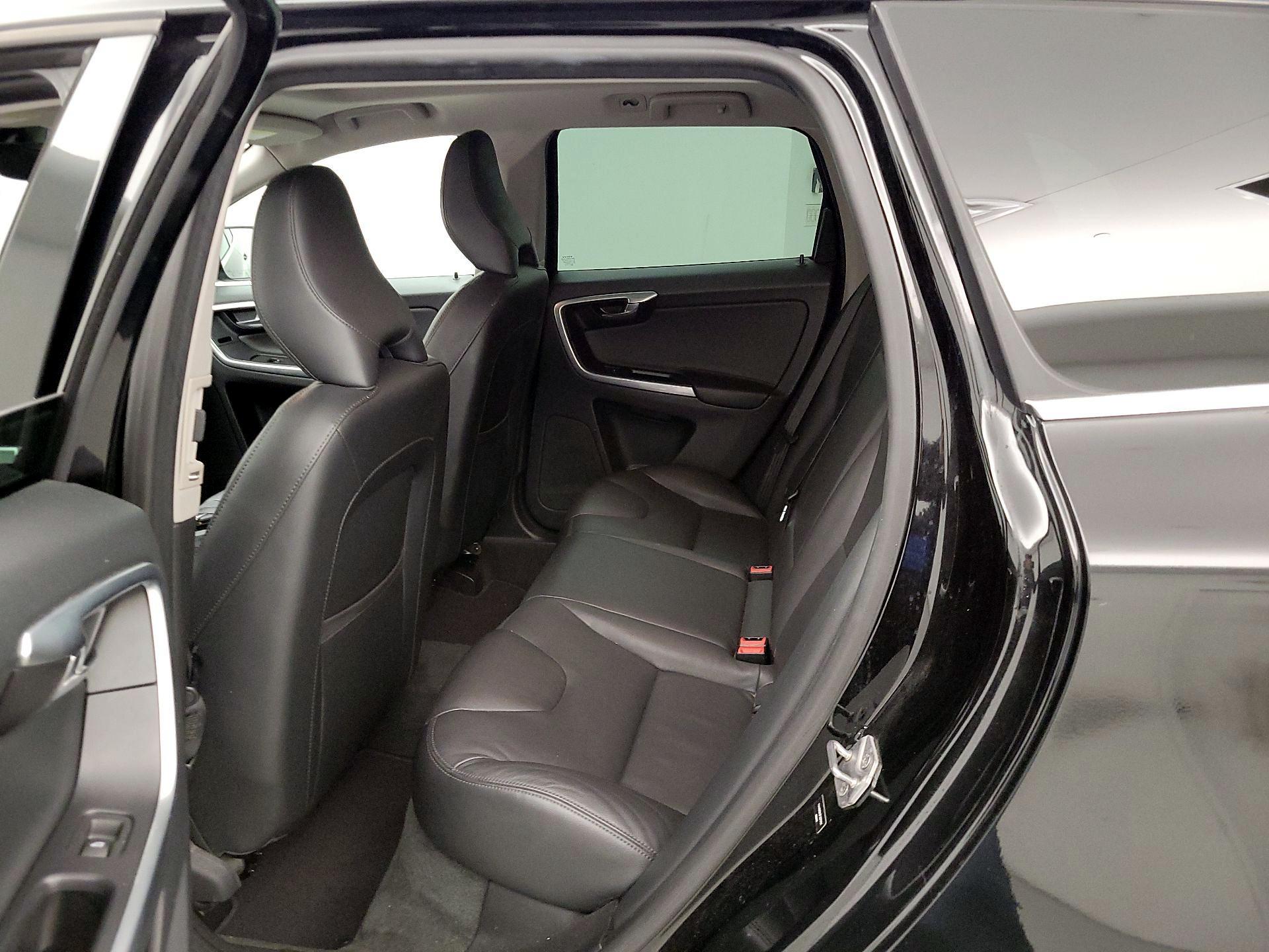 Thumbnail: 2015 Volvo XC60 - 18