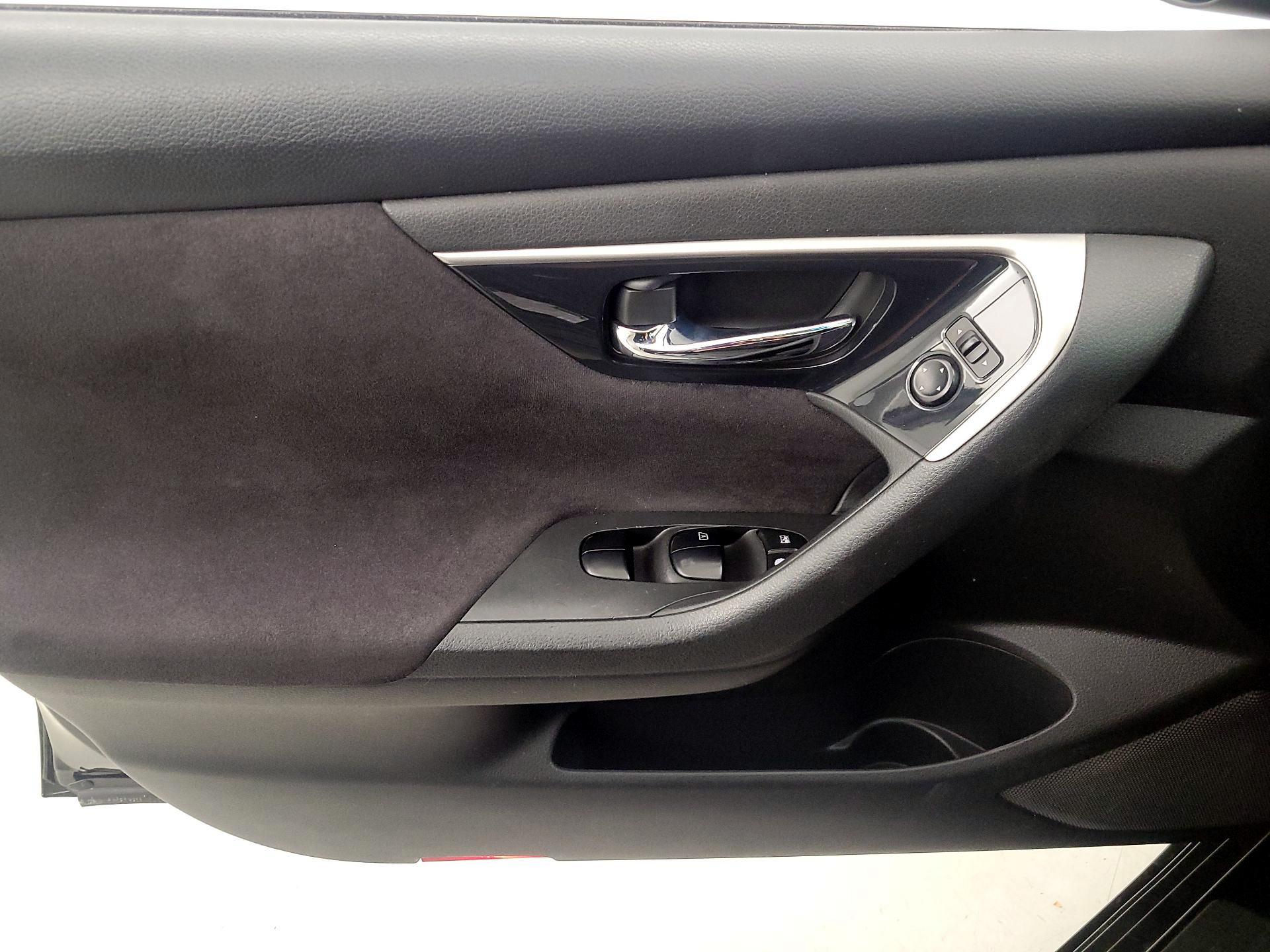 Thumbnail: 2013 Nissan Altima - 12