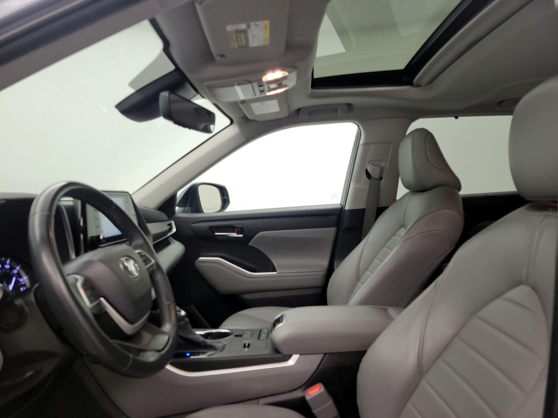 Thumbnail: 2022 Toyota Highlander - 20