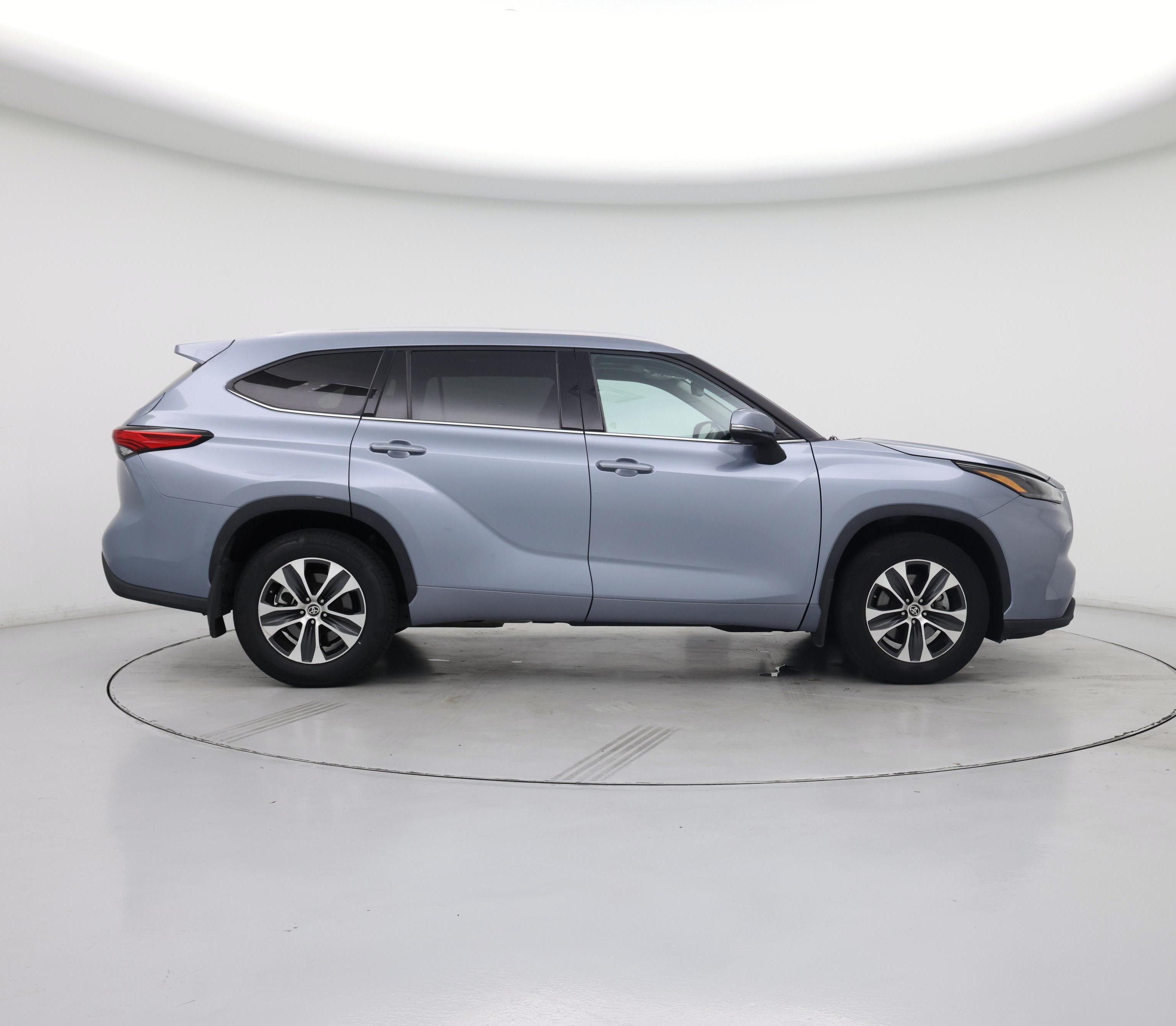 Thumbnail: 2022 Toyota Highlander - 7